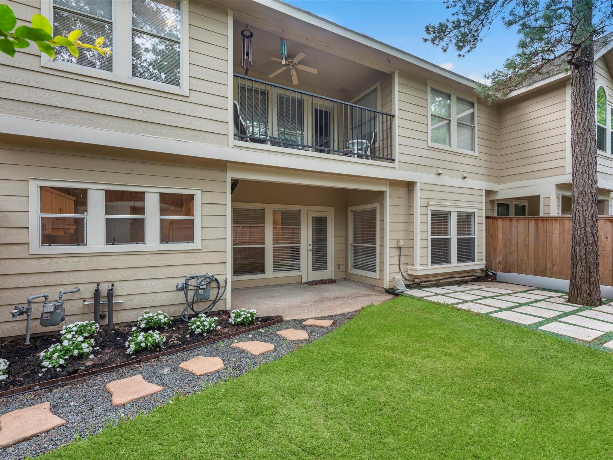 142 N Magnolia Pond Place