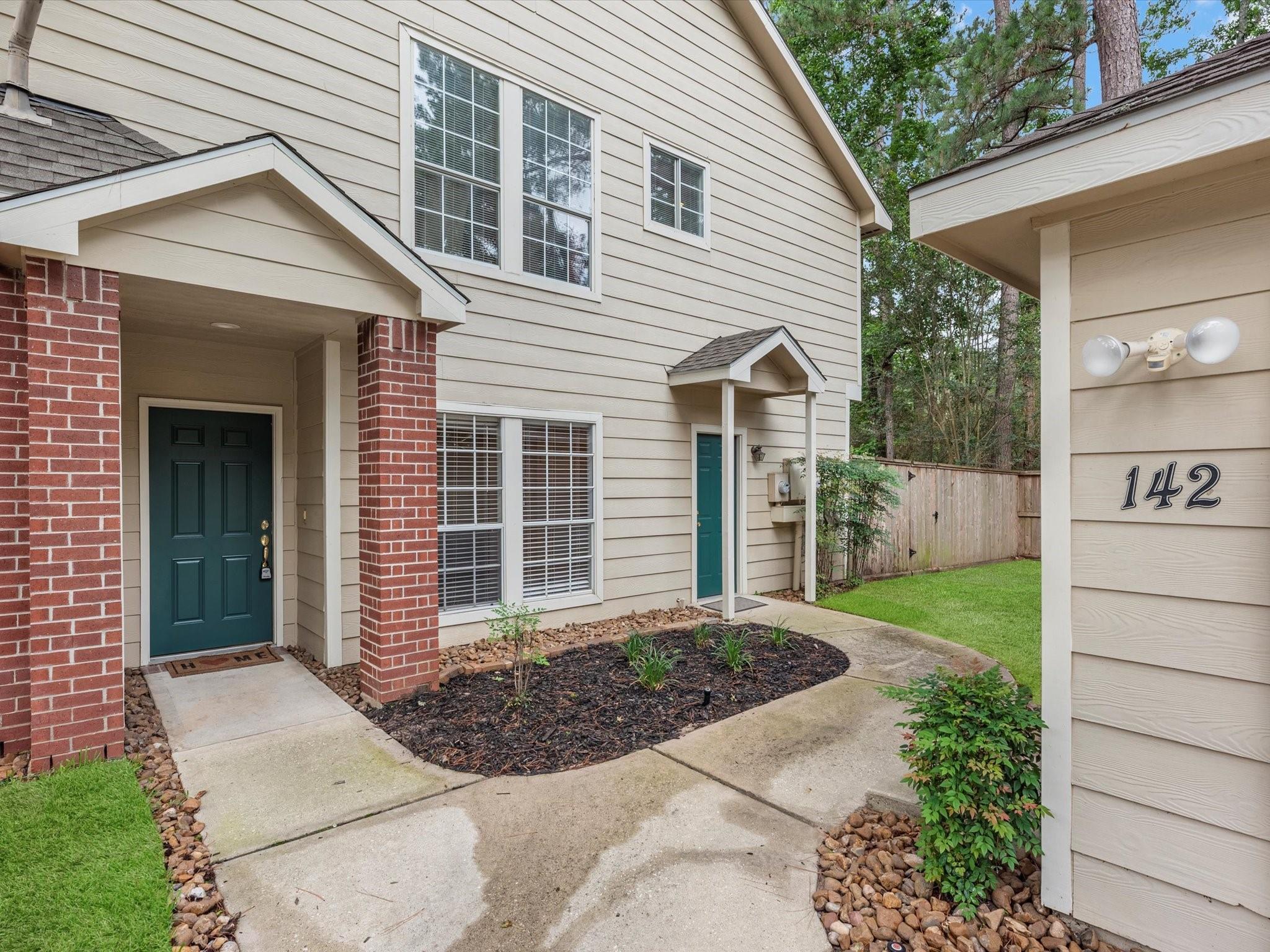 142 N Magnolia Pond Place