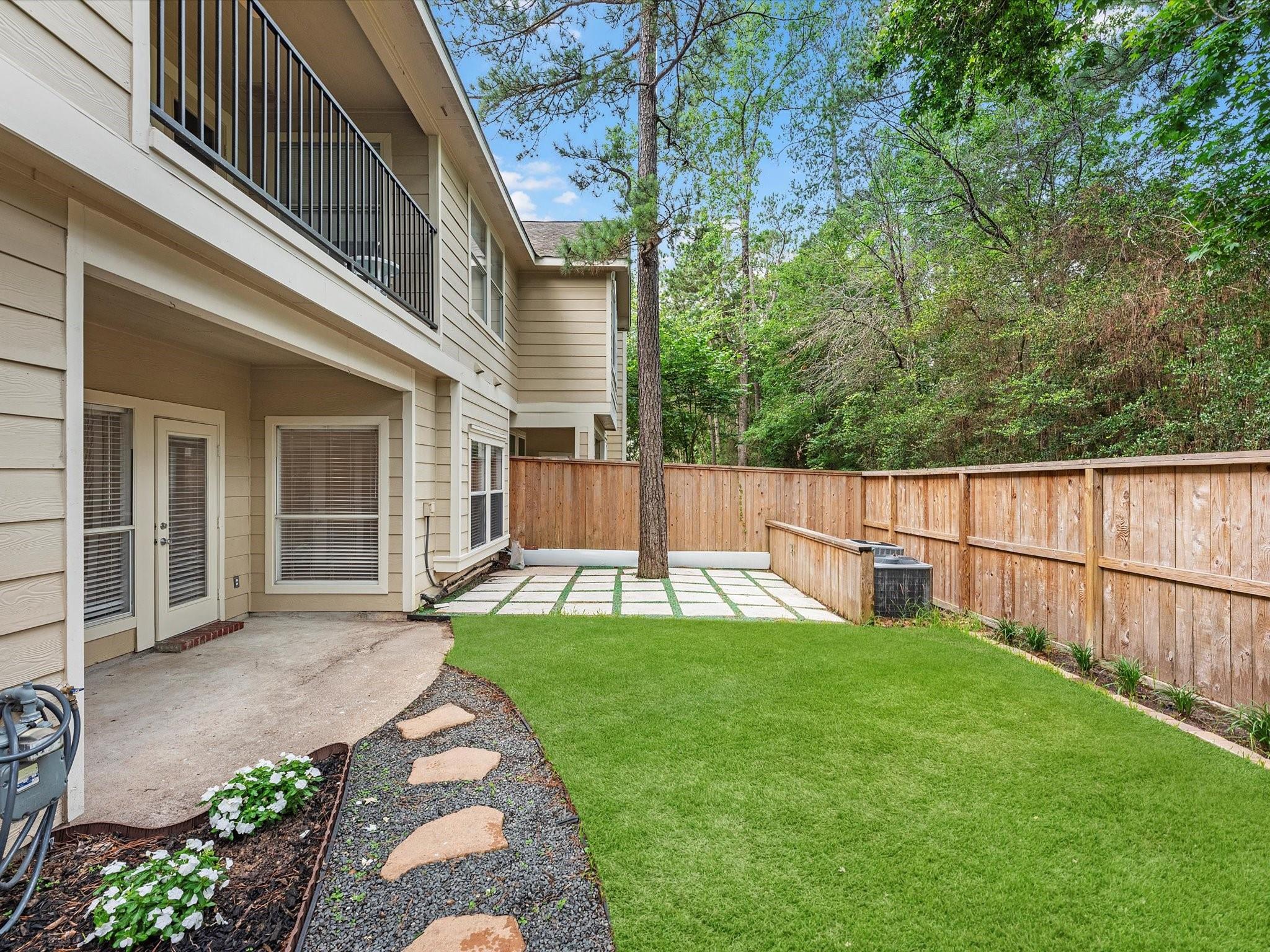 142 N Magnolia Pond Place