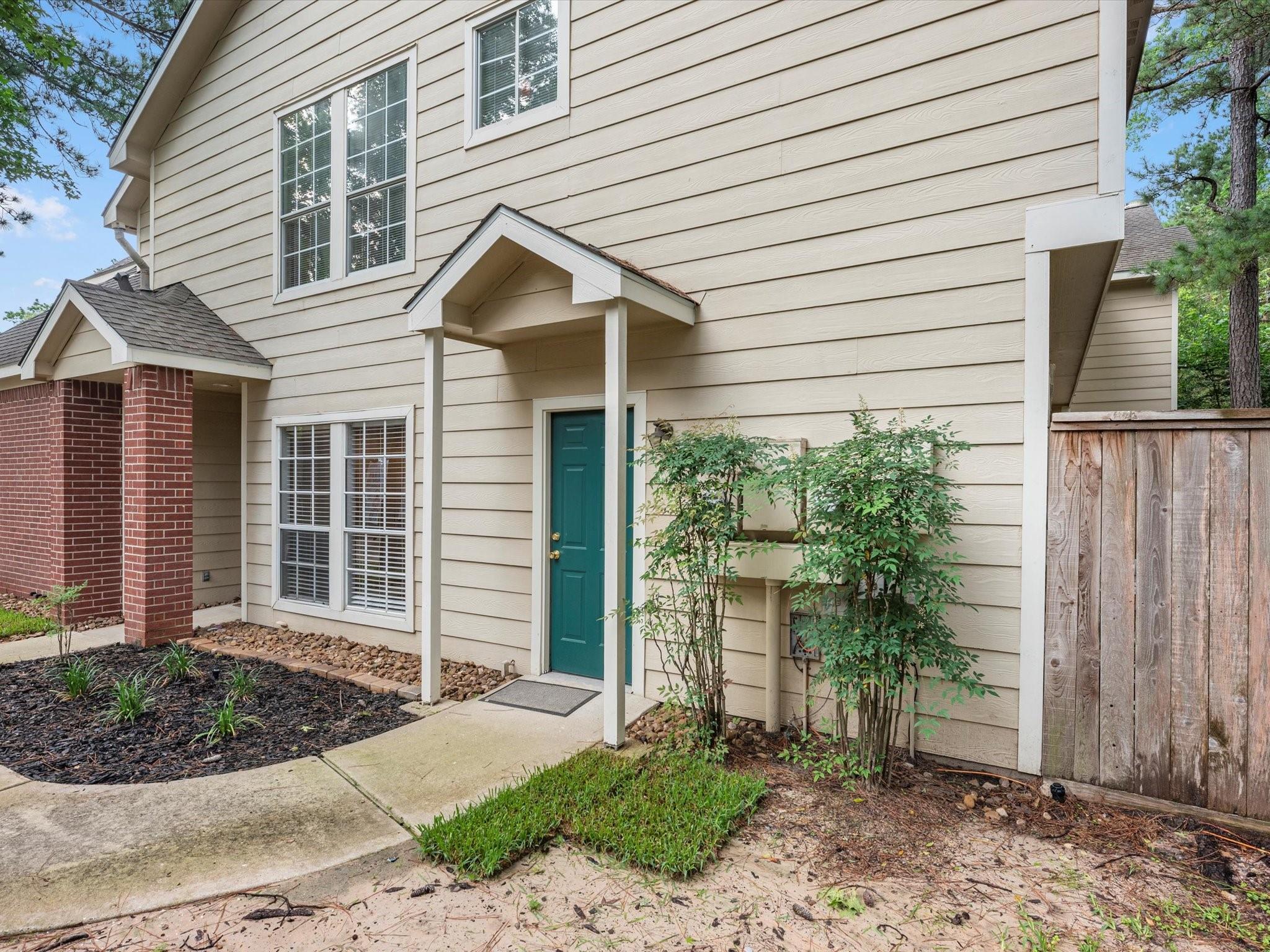 142 N Magnolia Pond Place