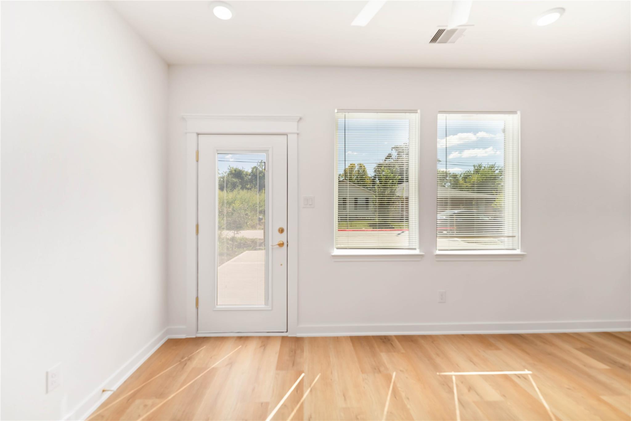 7809 Queen Street Unit: A/B