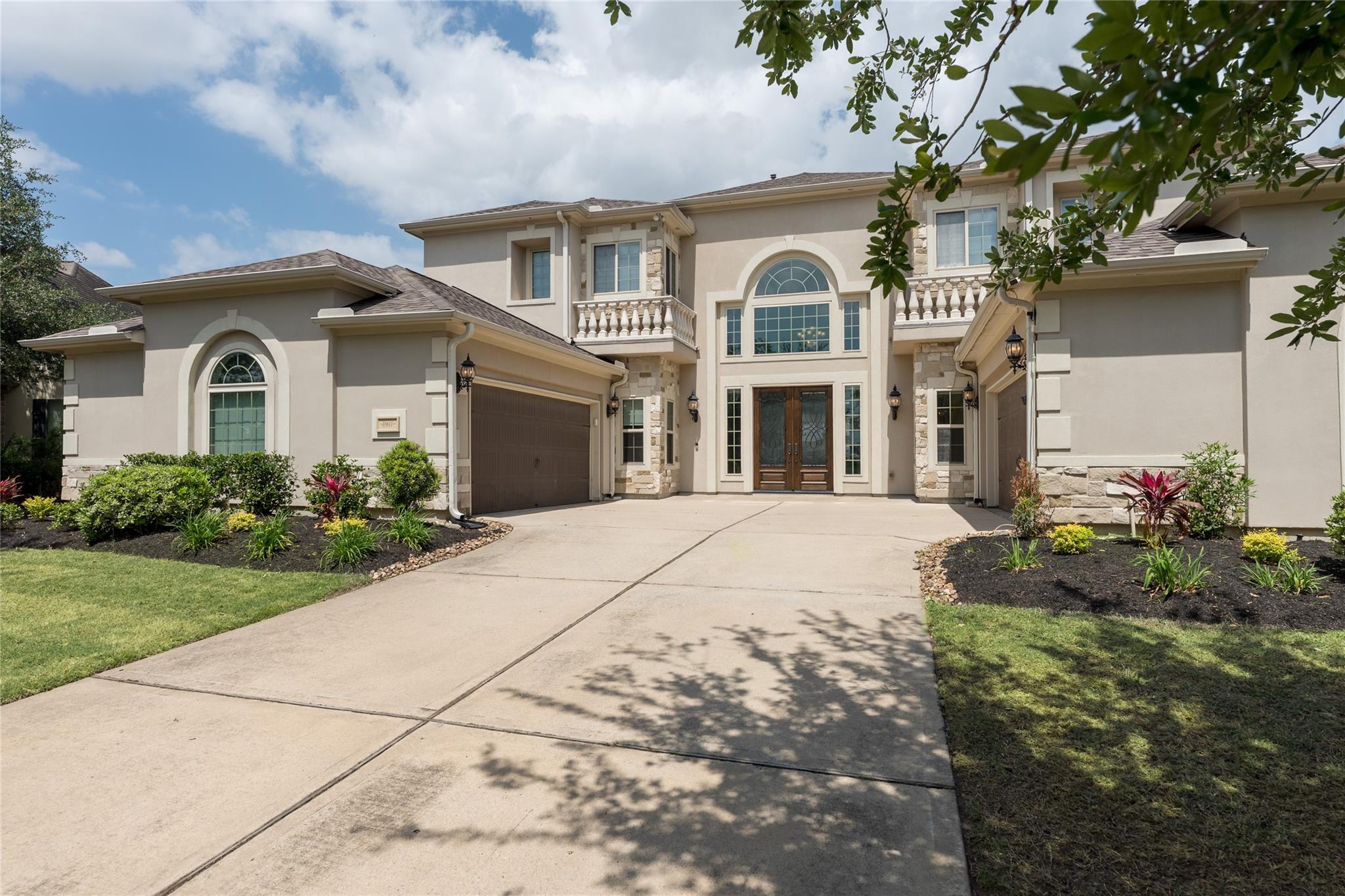 10611 N Sunrise Shores Lane