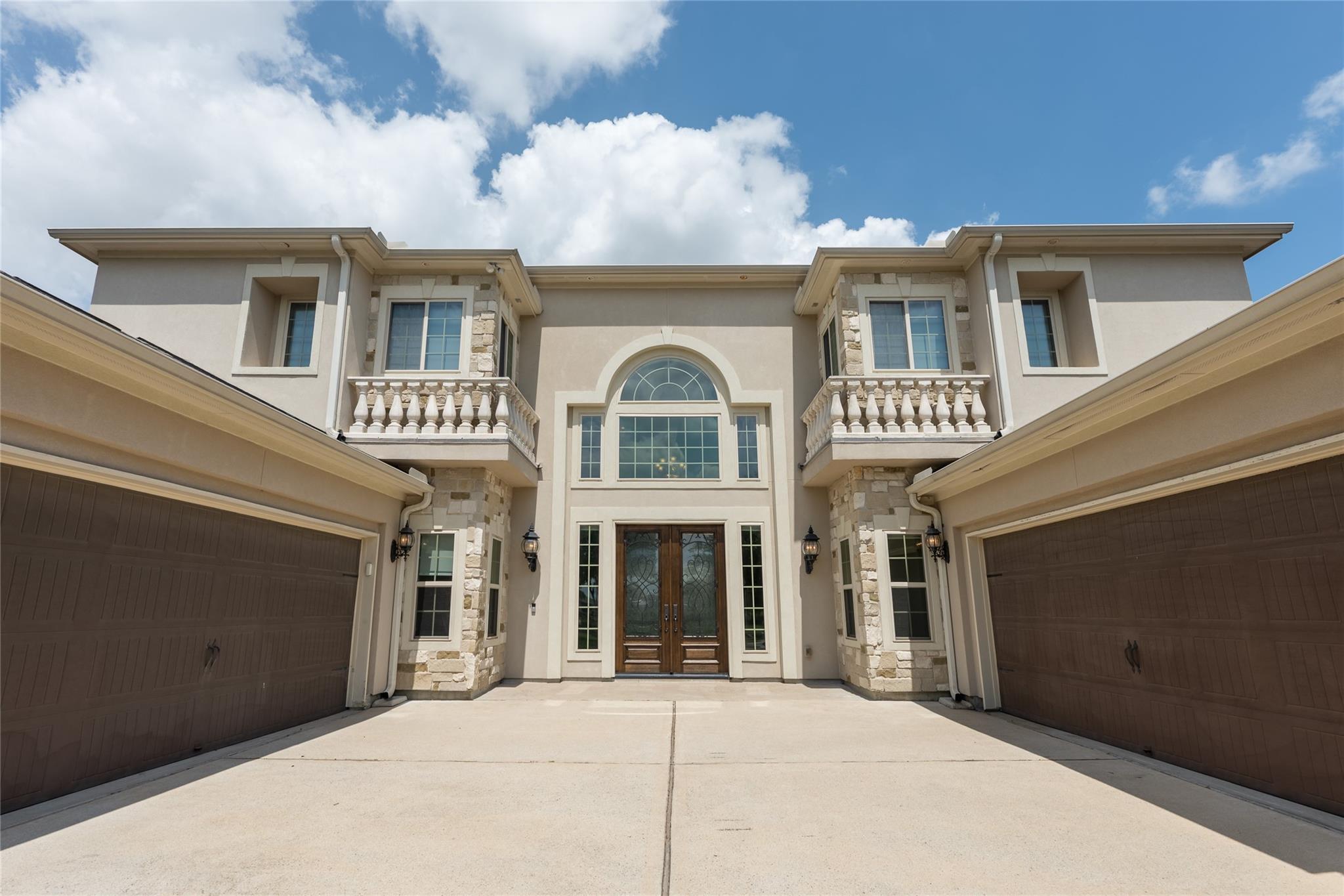 10611 N Sunrise Shores Lane