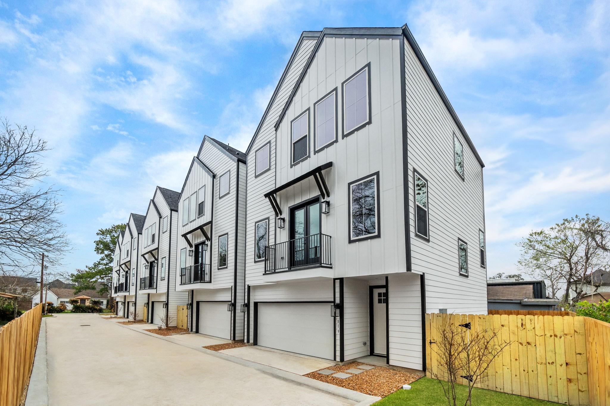 5832 Highland Sun Lane