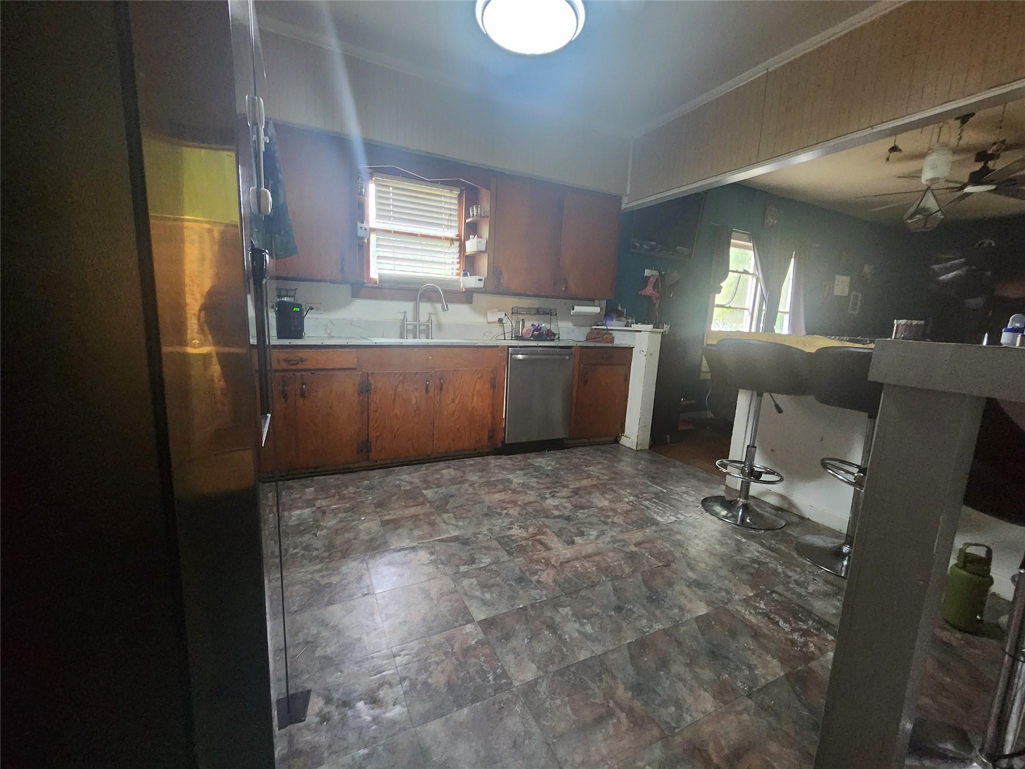 1325 Robinson Road