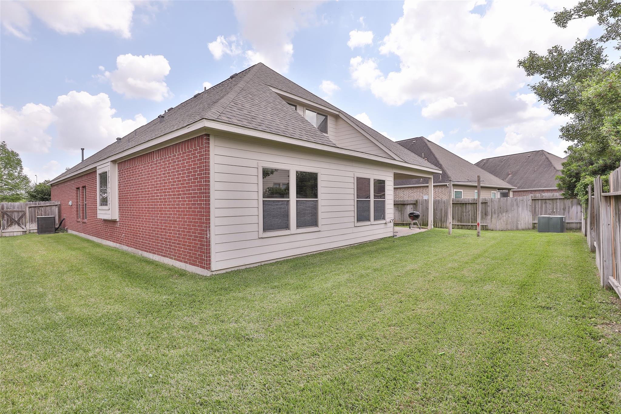 802 Harbor Lakes Lane