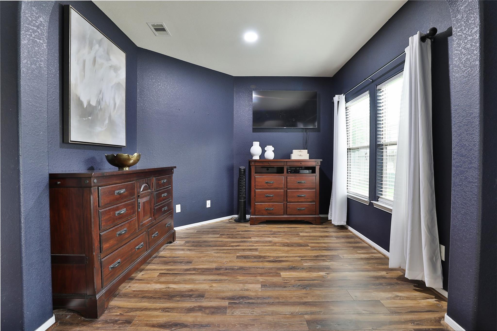 802 Harbor Lakes Lane