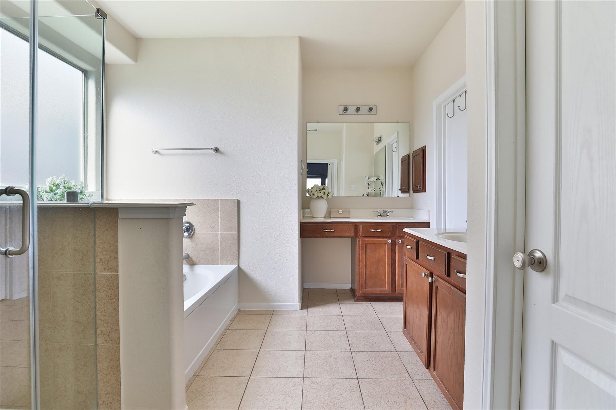 802 Harbor Lakes Lane