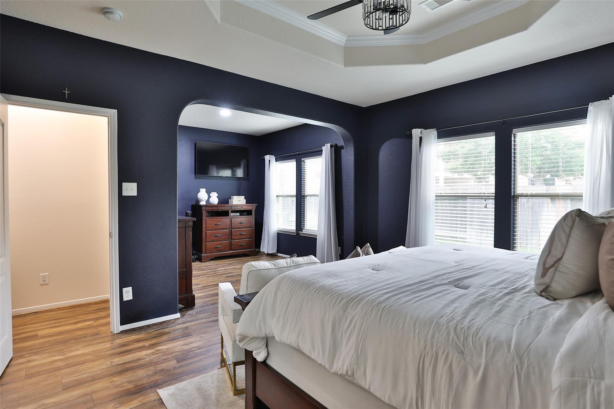 802 Harbor Lakes Lane