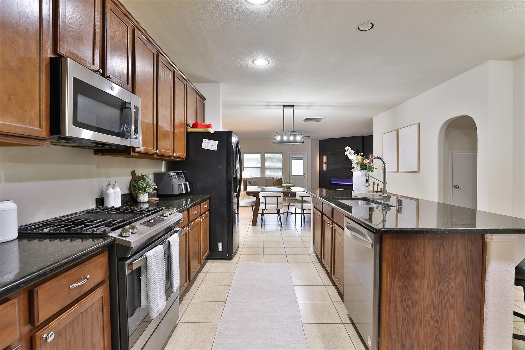 802 Harbor Lakes Lane