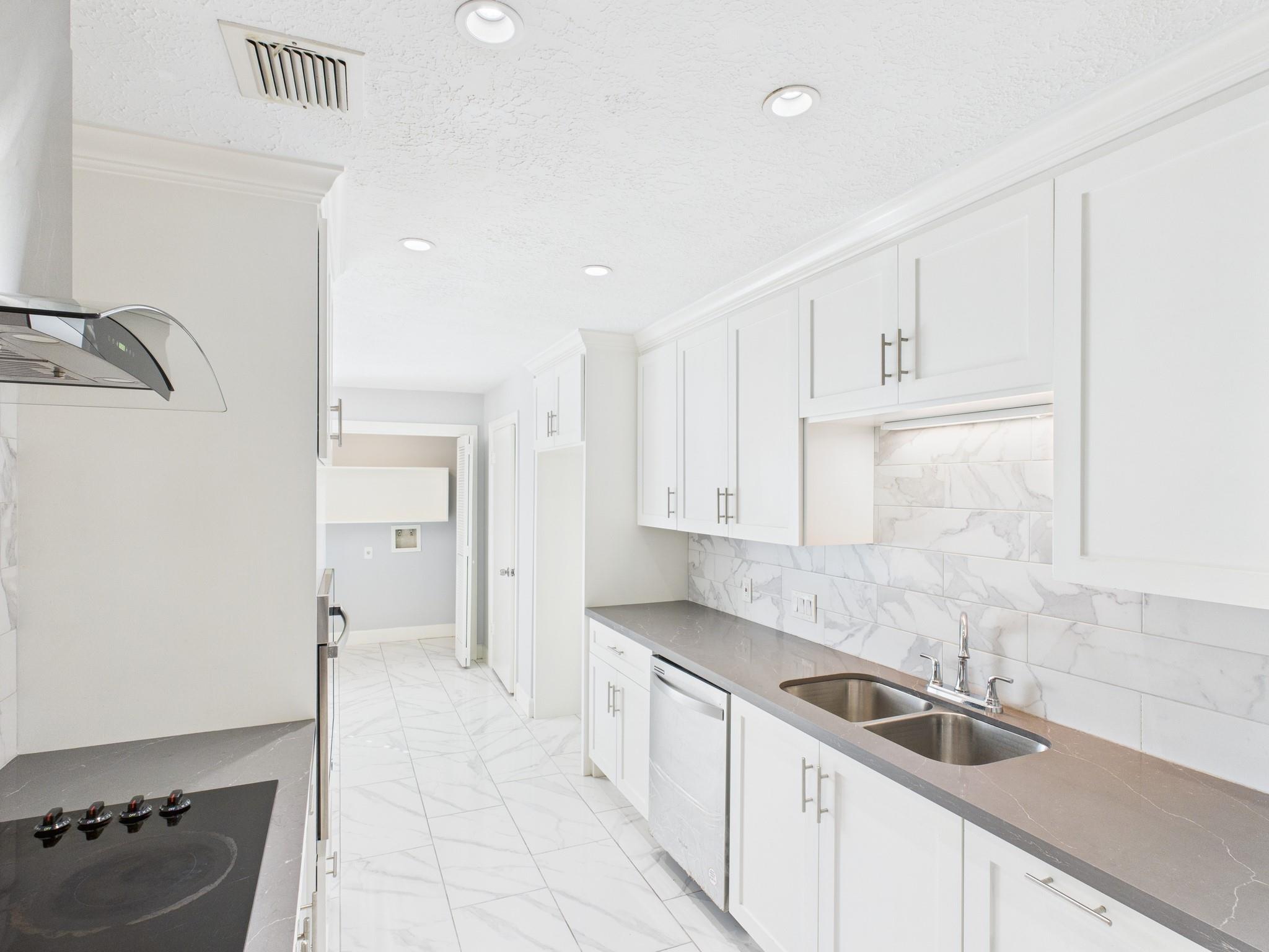 11619 Bowlan Ln, Houston