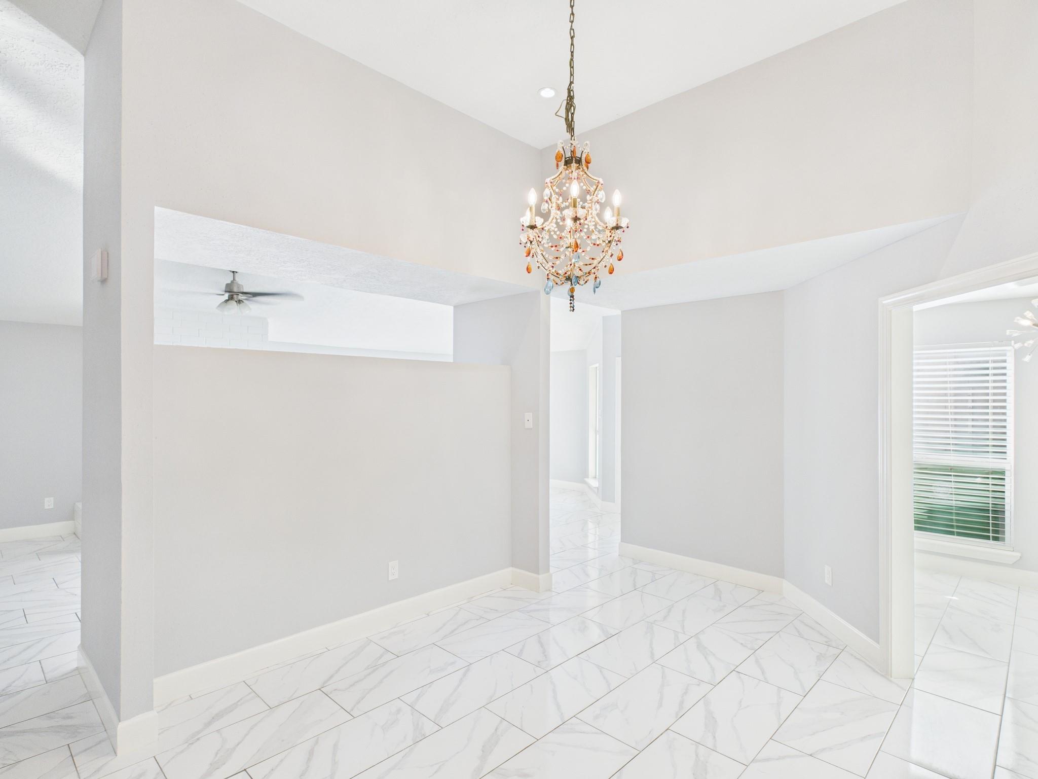 11619 Bowlan Ln, Houston