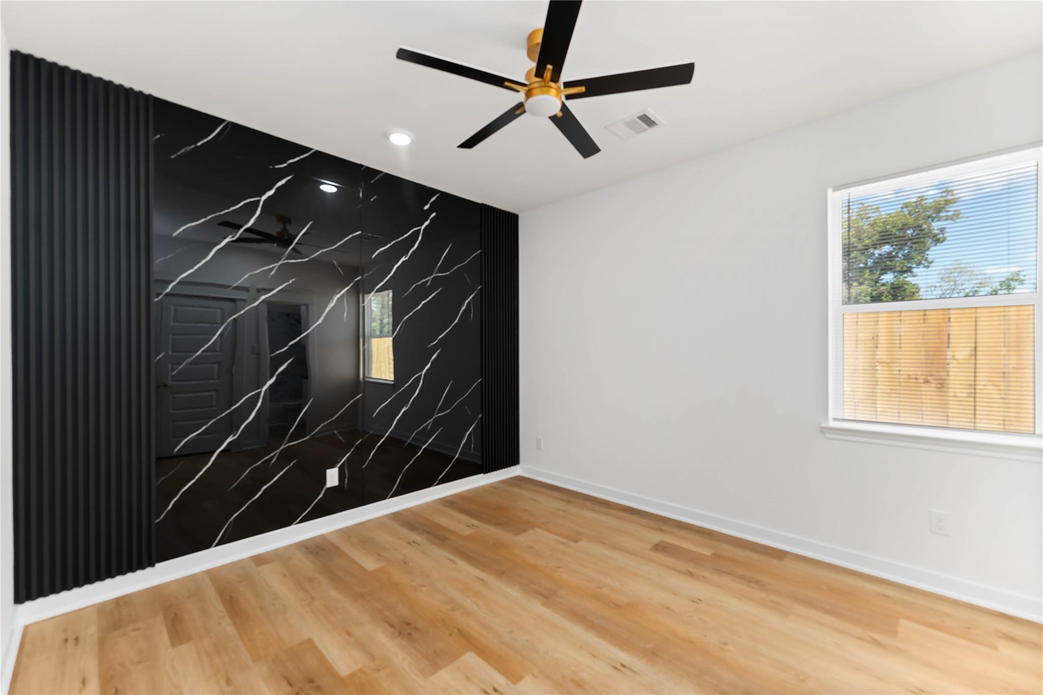 7809 Queen Street Unit: A/B