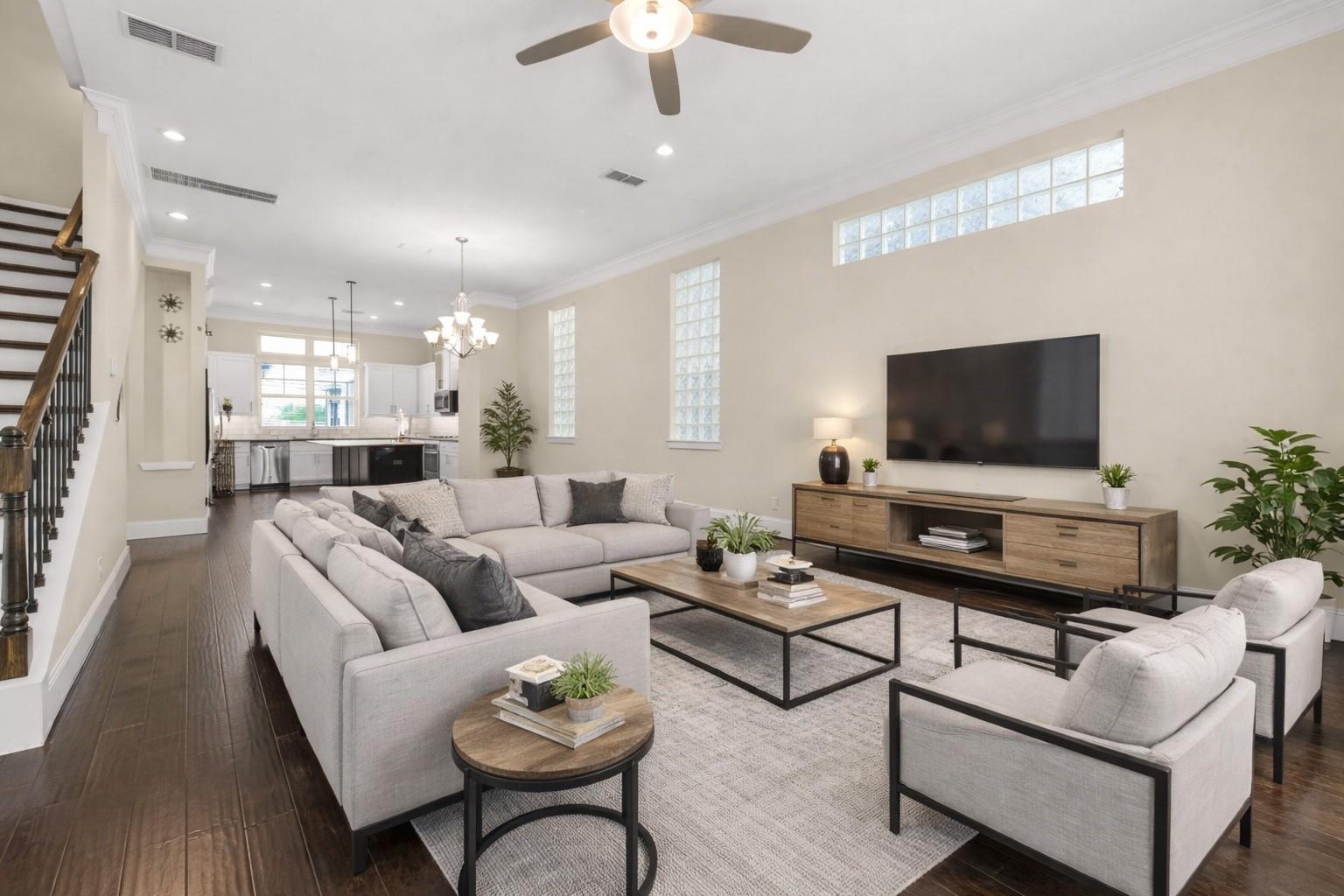 734 N Shepherd Drive