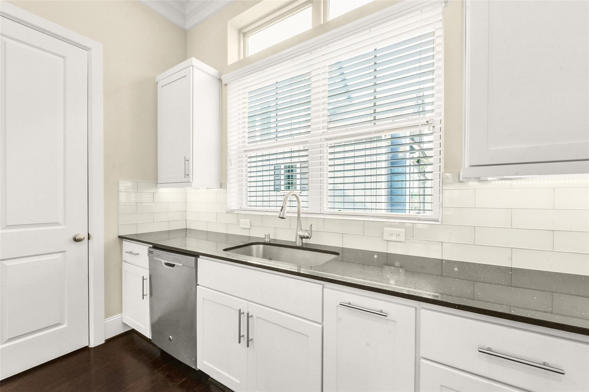 734 N Shepherd Drive