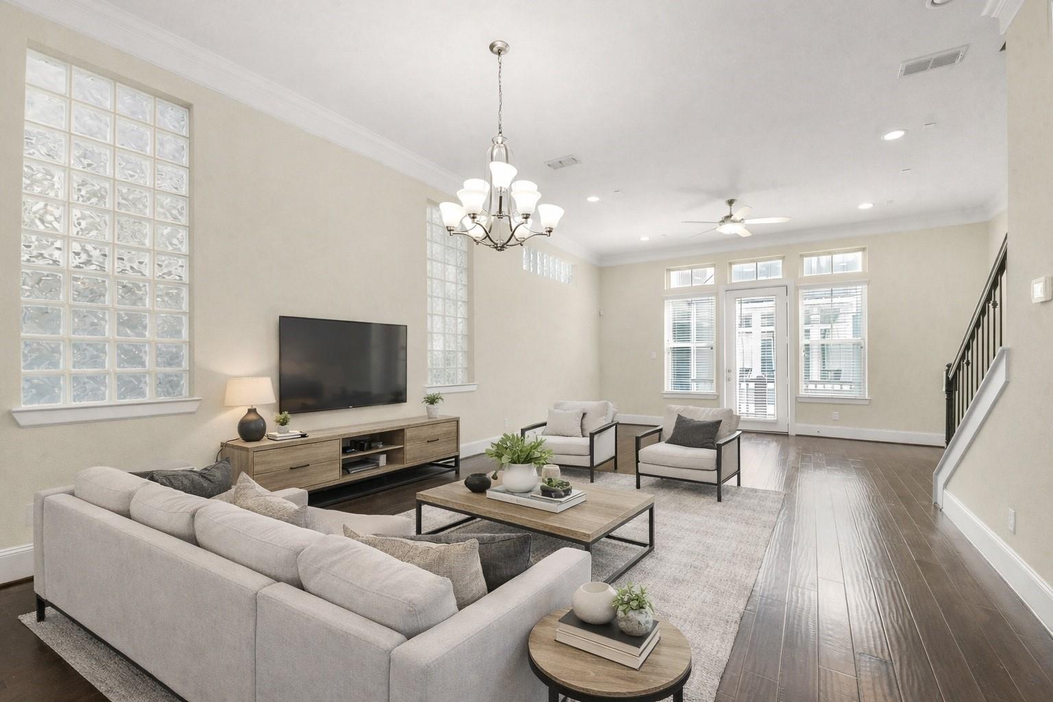 734 N Shepherd Drive