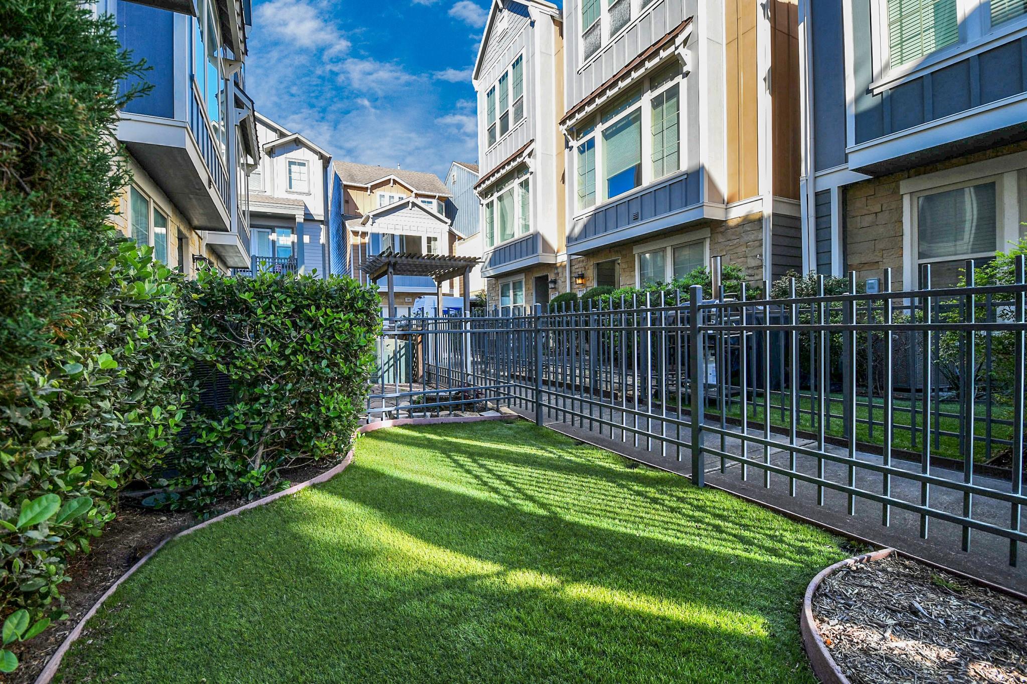 734 N Shepherd Drive