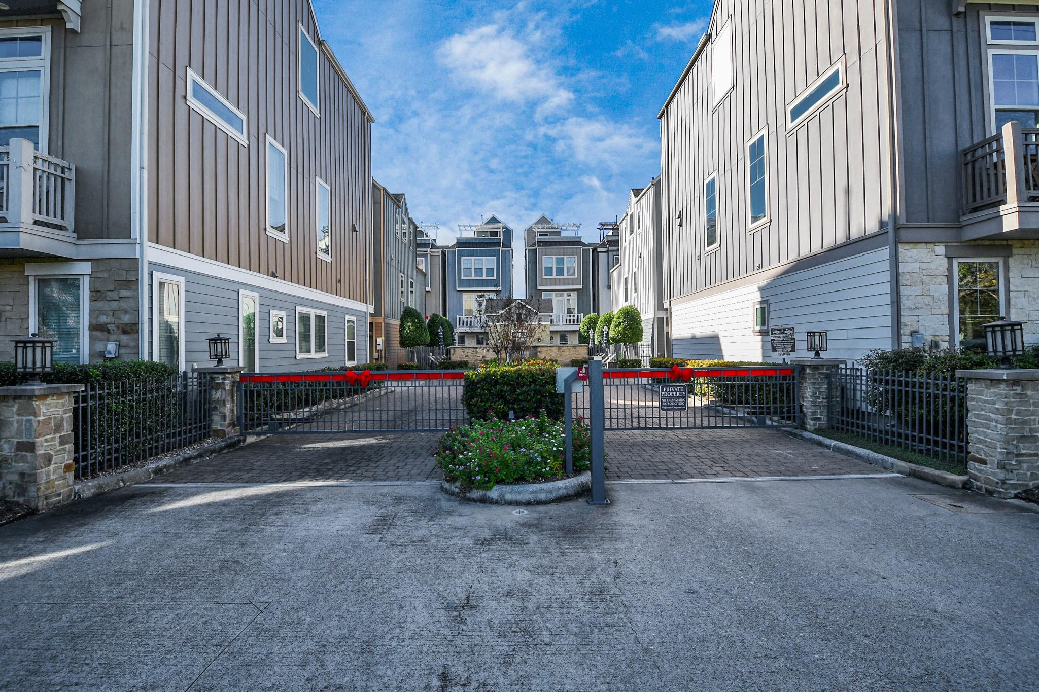 734 N Shepherd Drive