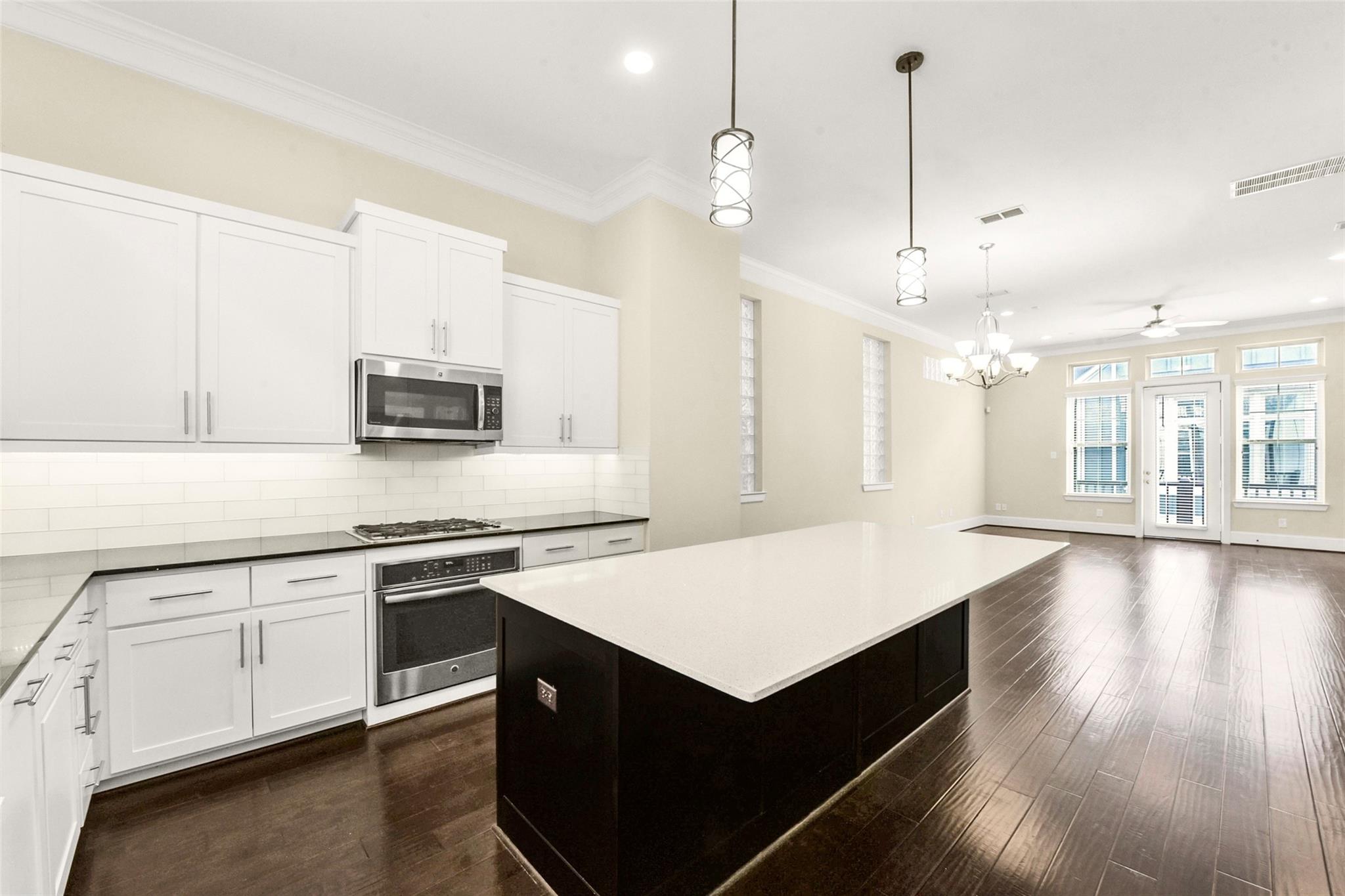 734 N Shepherd Drive