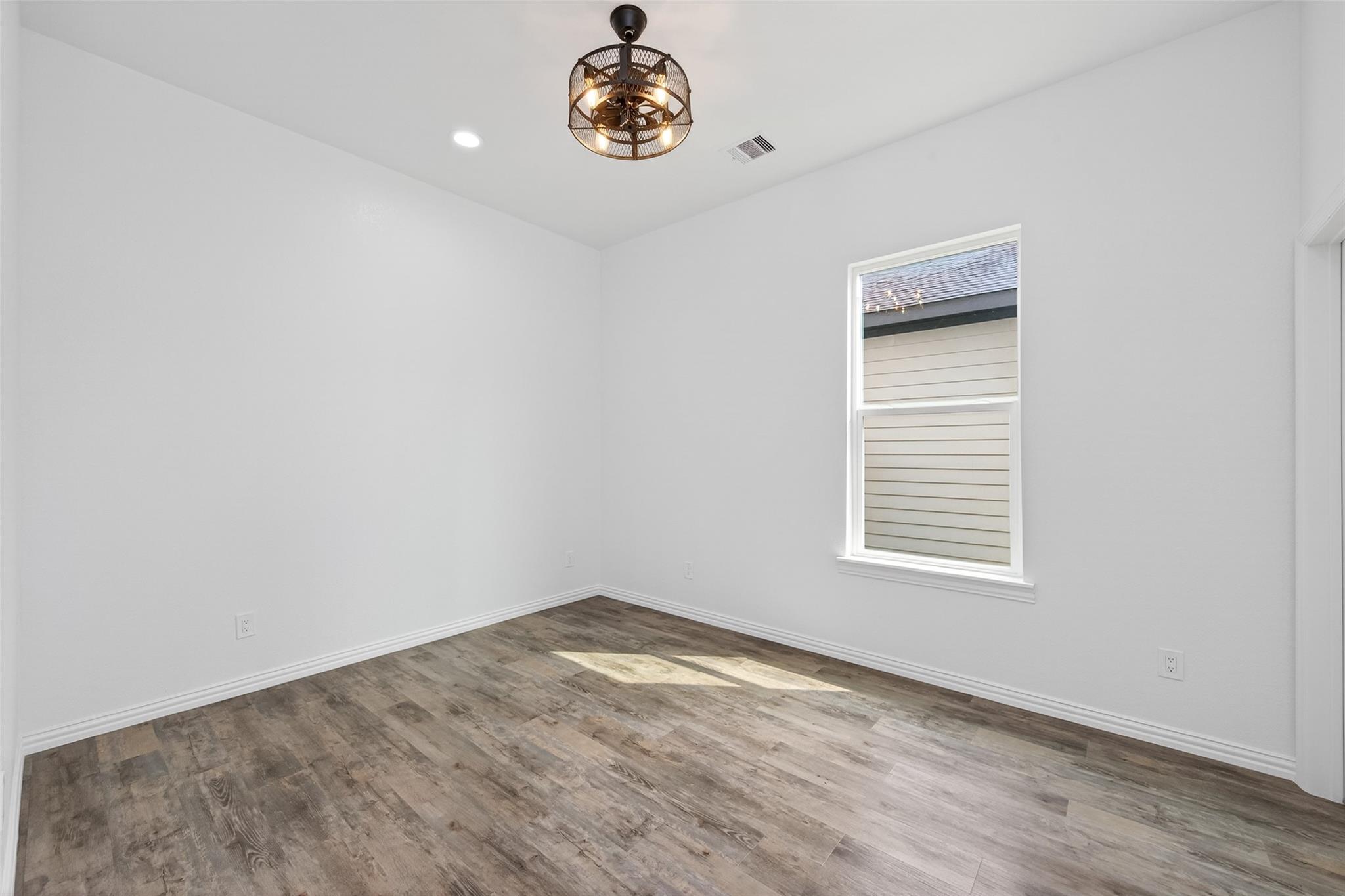 1105 Peter Pine Street