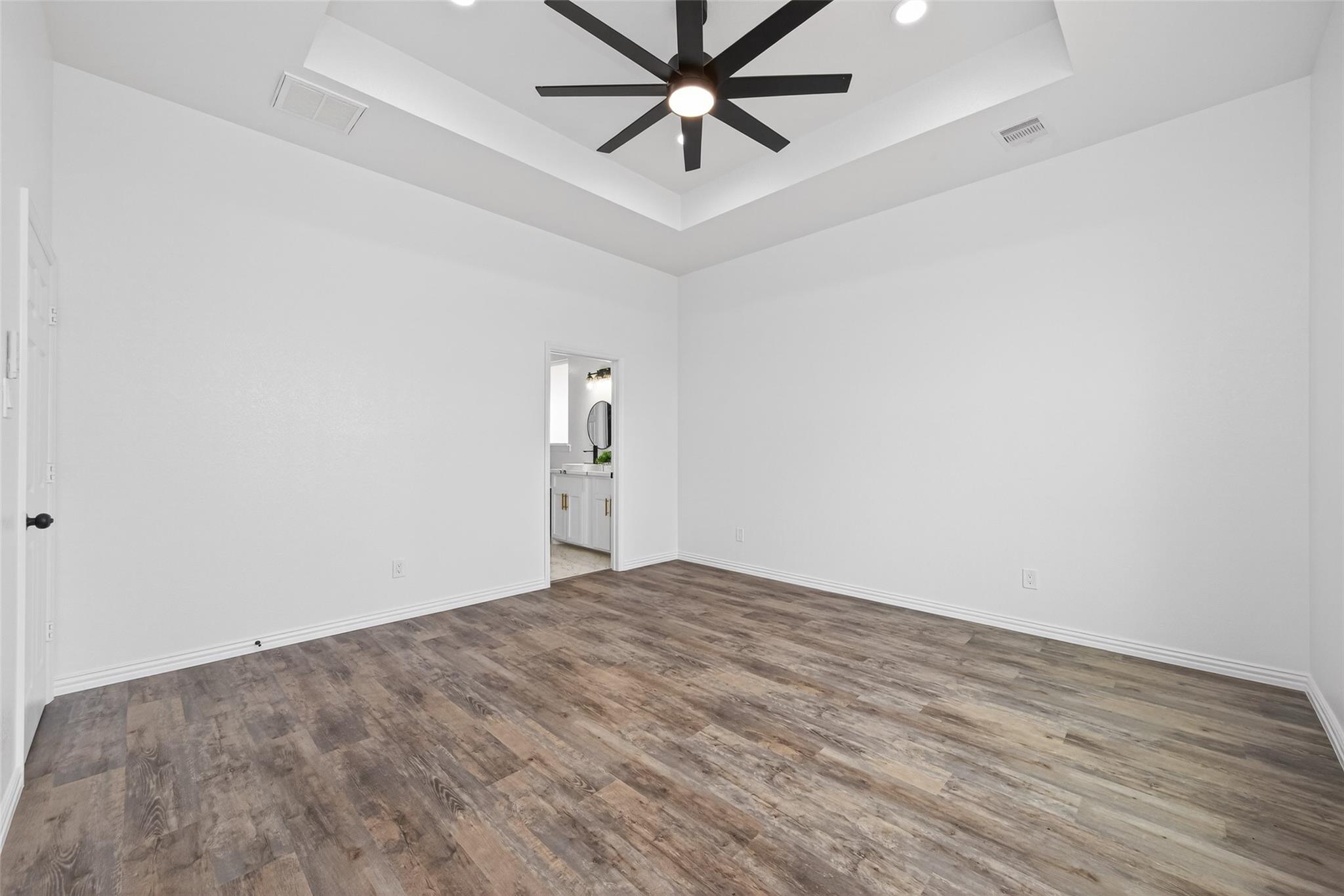 1105 Peter Pine Street