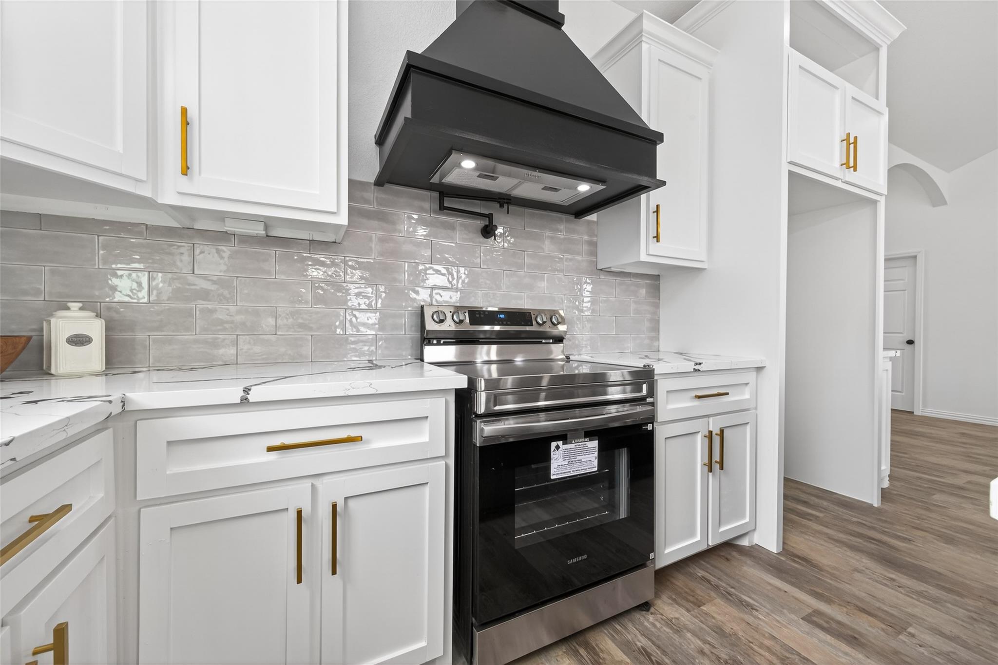 1105 Peter Pine Street