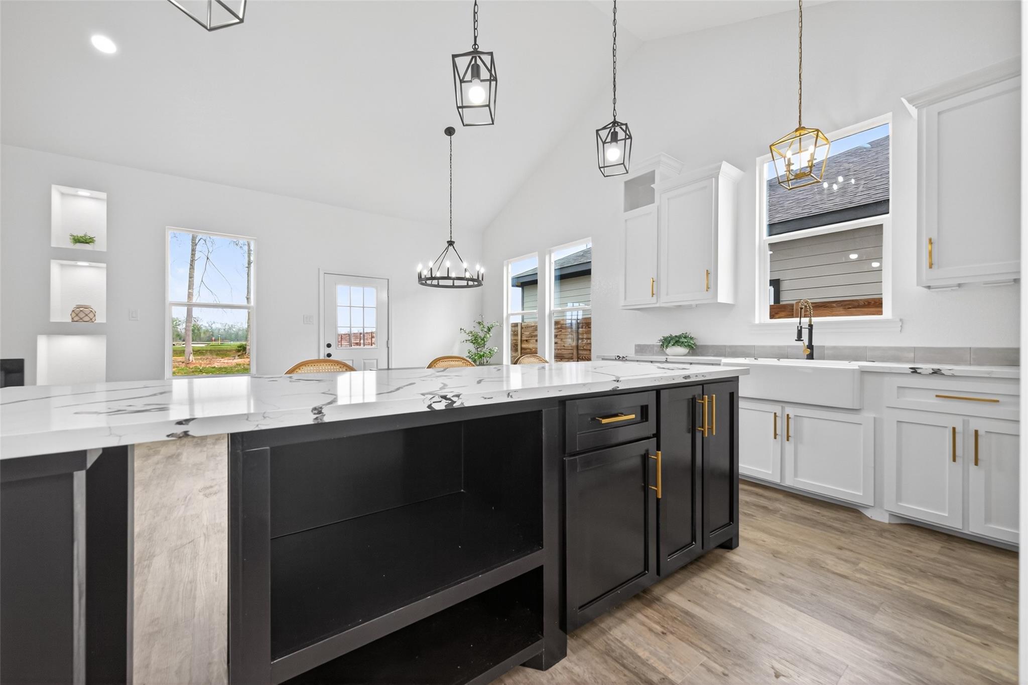 1105 Peter Pine Street