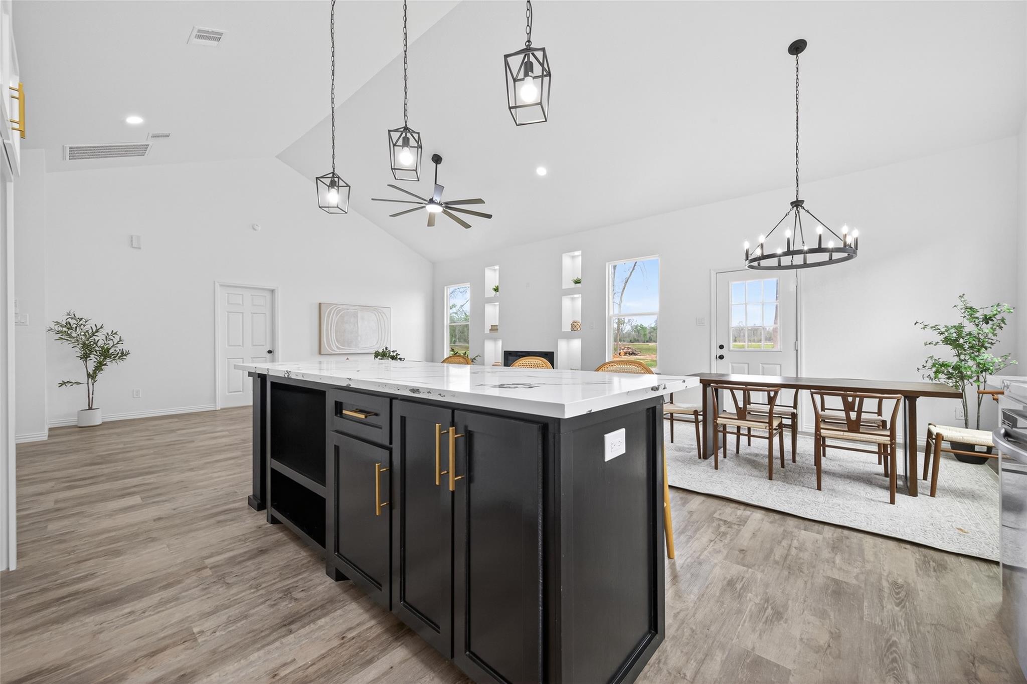 1105 Peter Pine Street