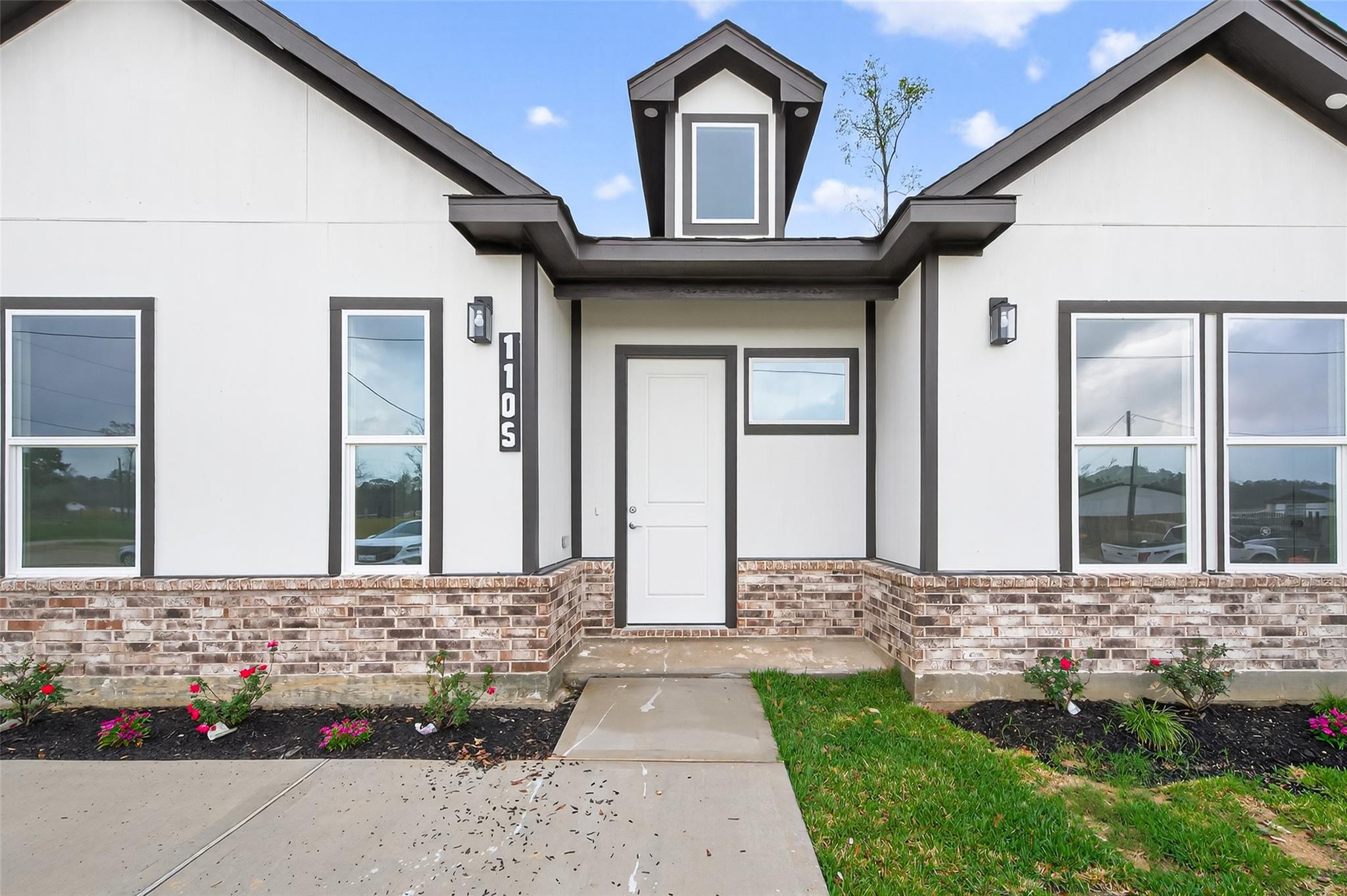 1105 Peter Pine Street