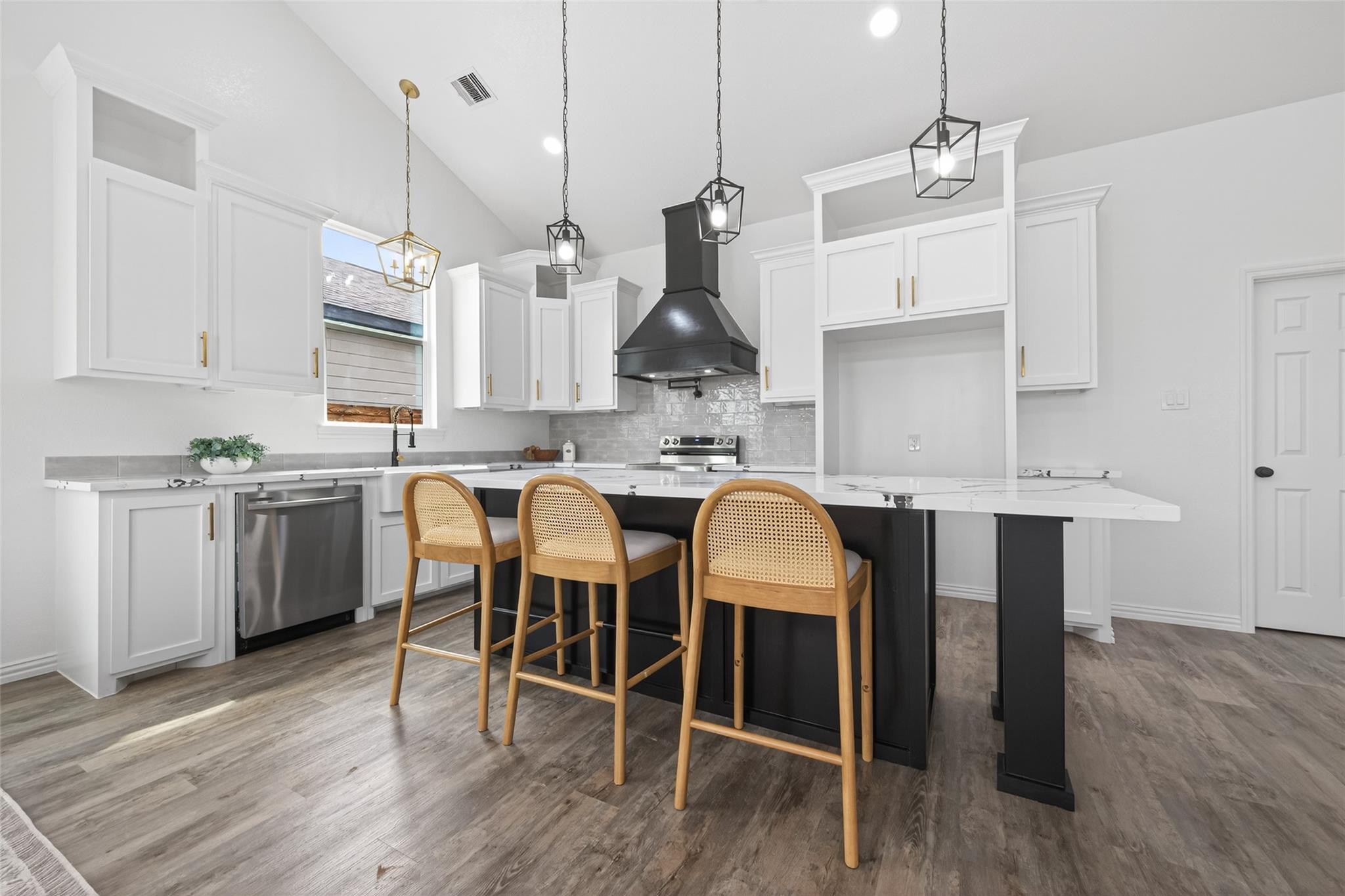 1105 Peter Pine Street