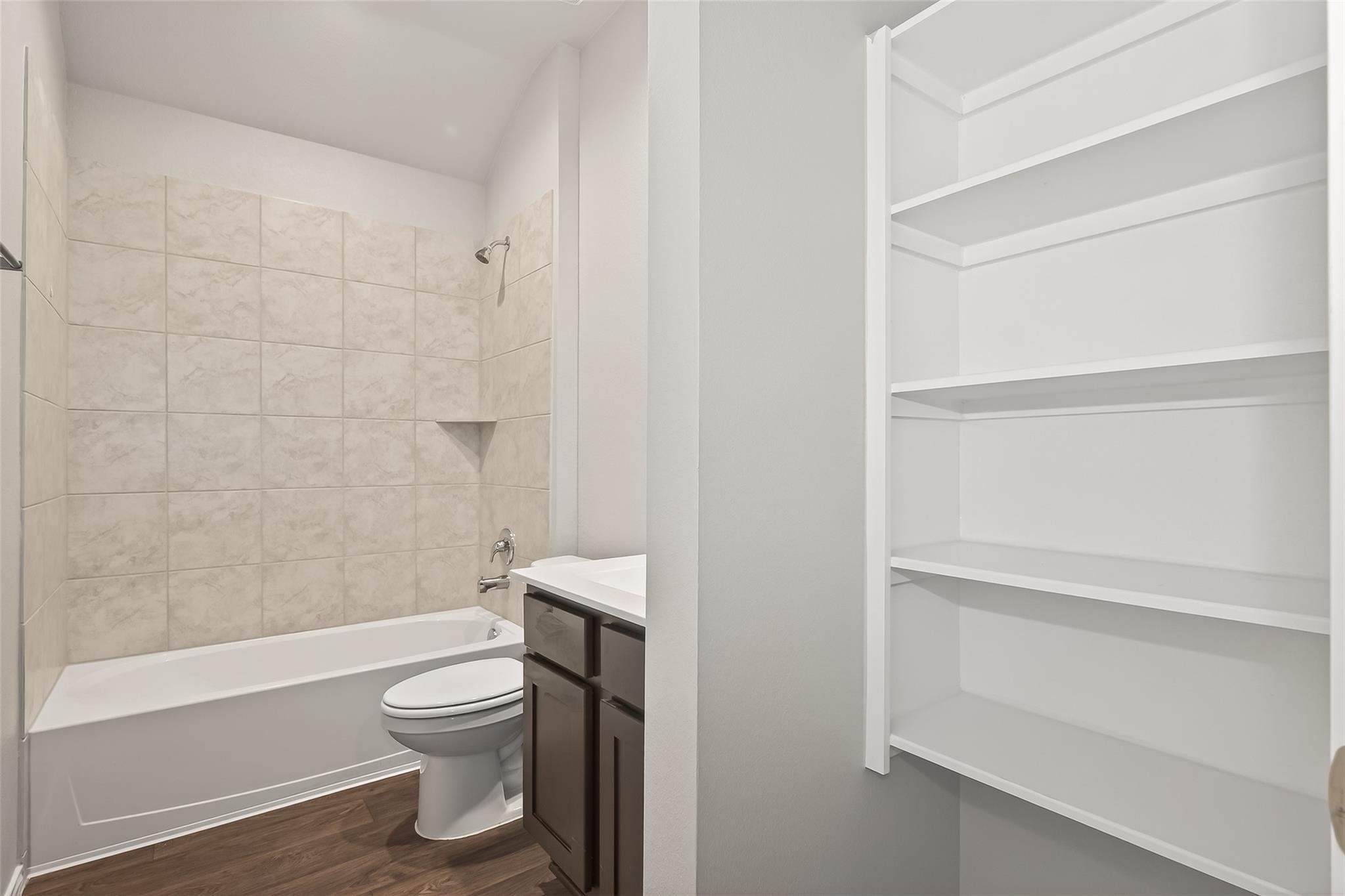 4763 Avellino Base Drive