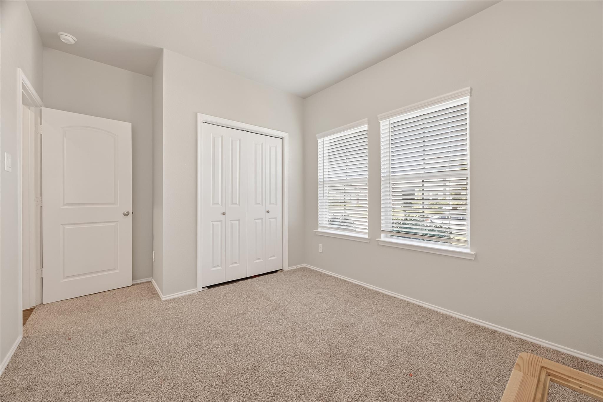 4763 Avellino Base Drive