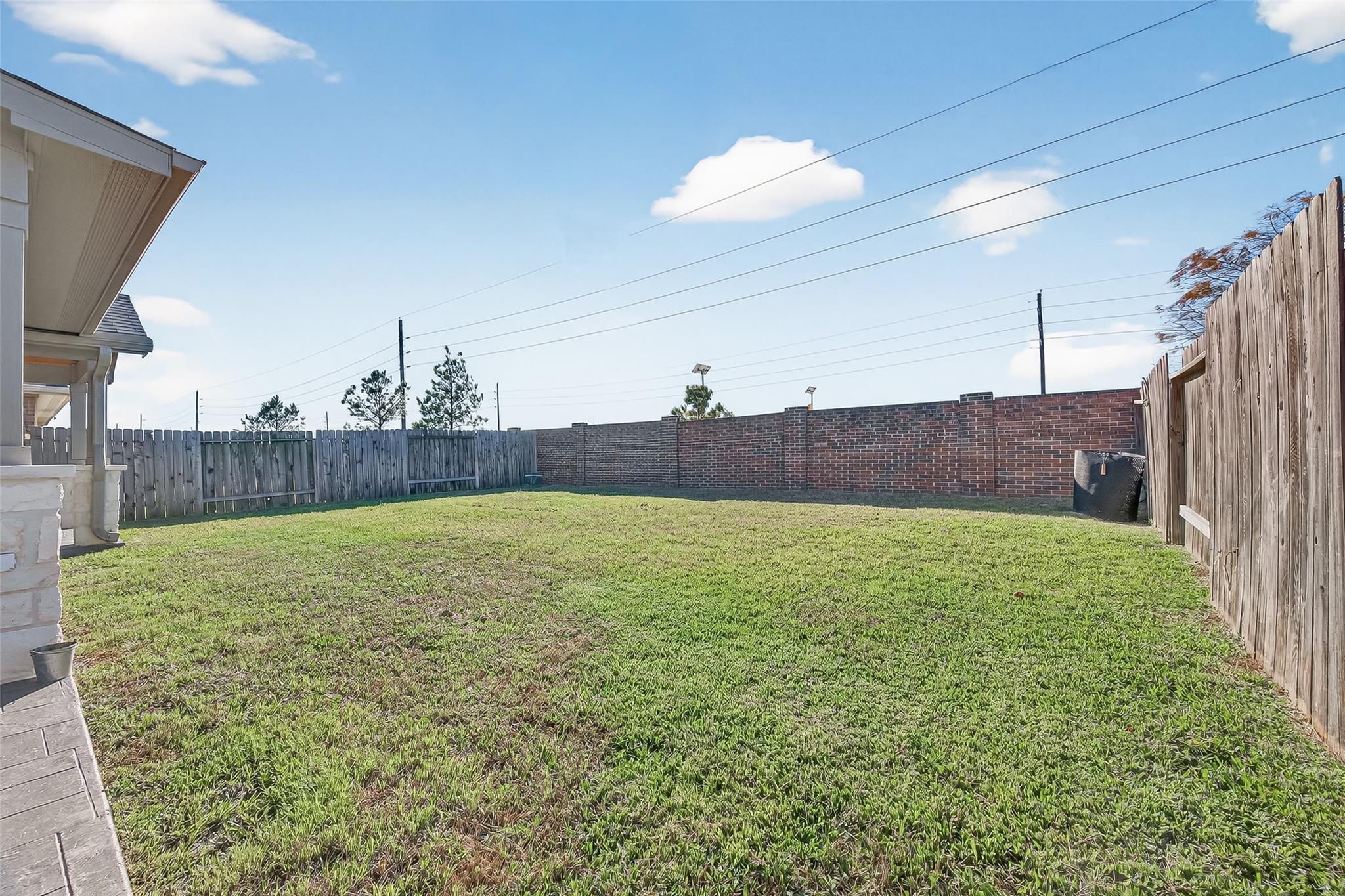 4763 Avellino Base Drive