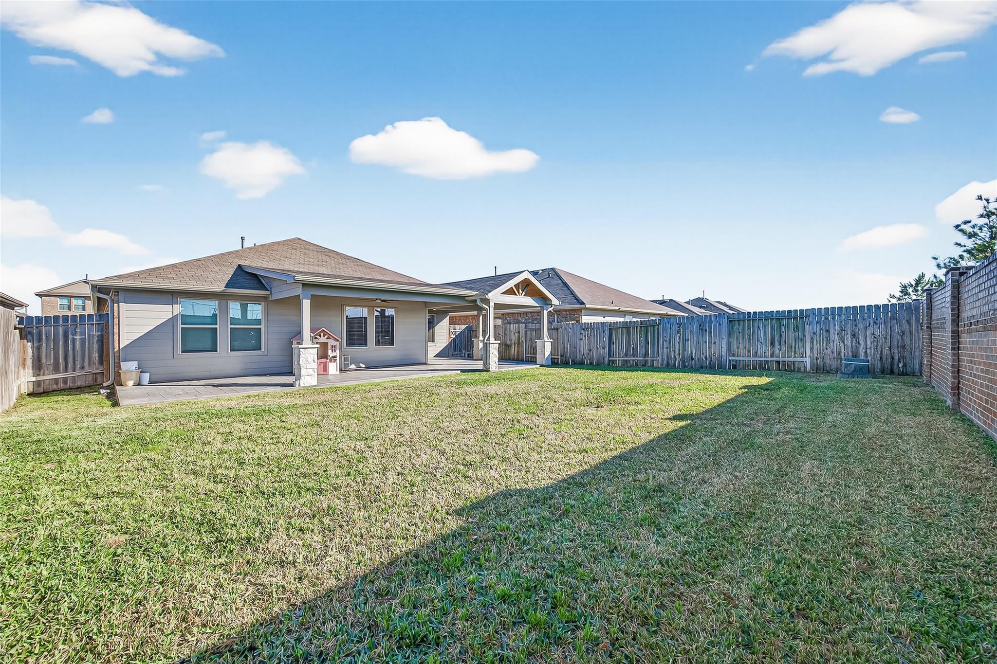 4763 Avellino Base Drive