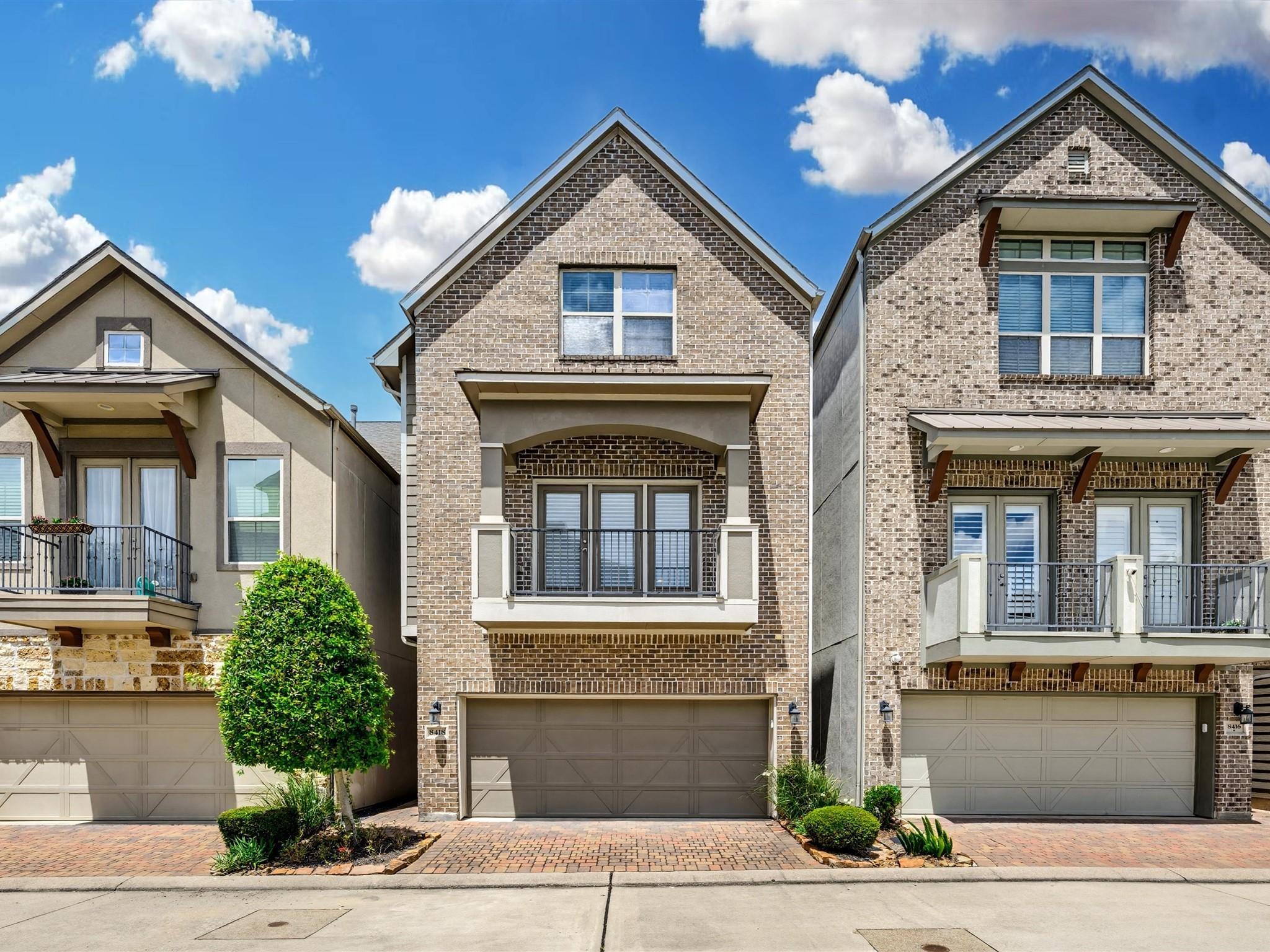 8418 Oak Leaf Point Drive