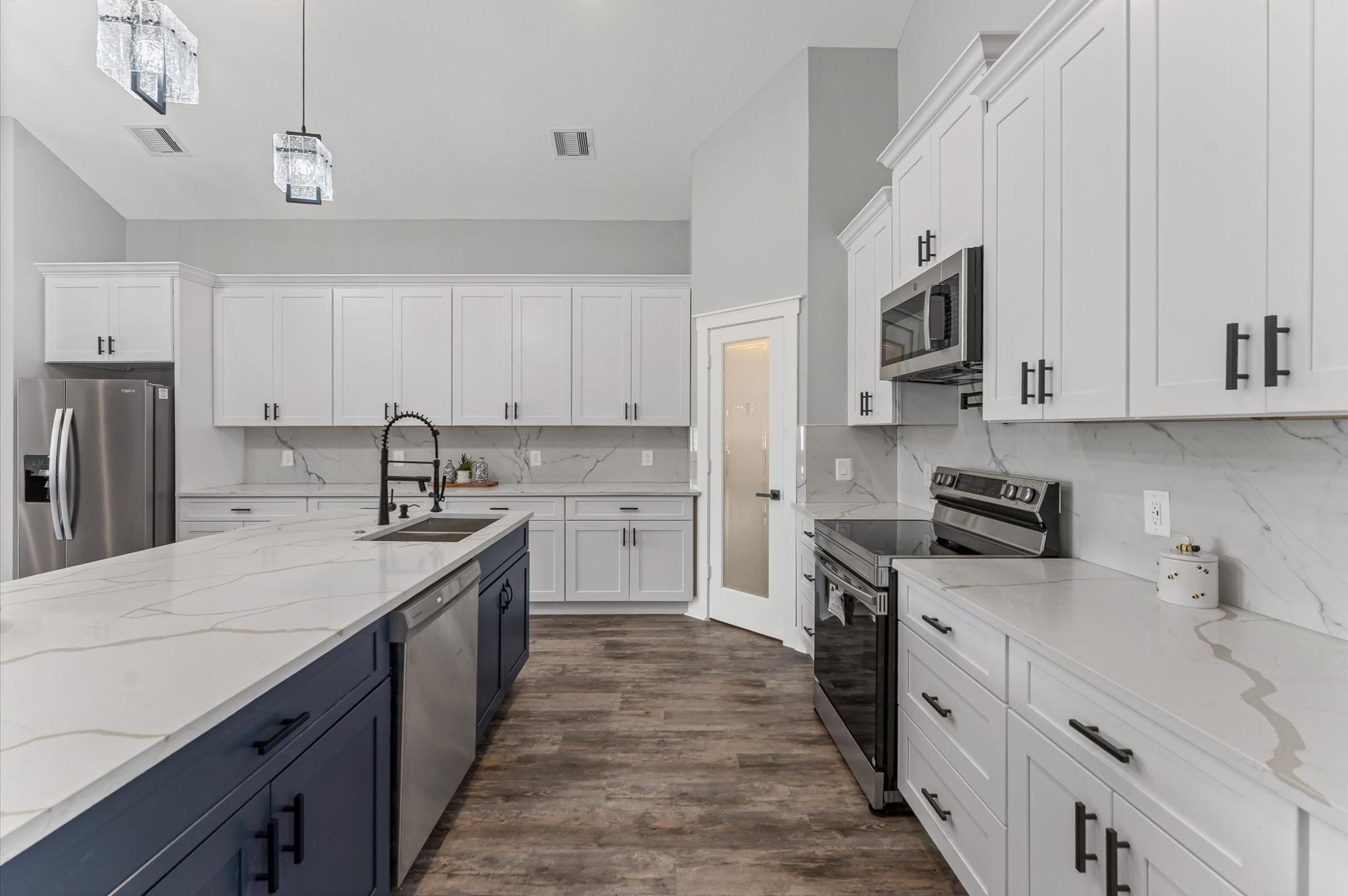 1109 Long Leaf Pine Street