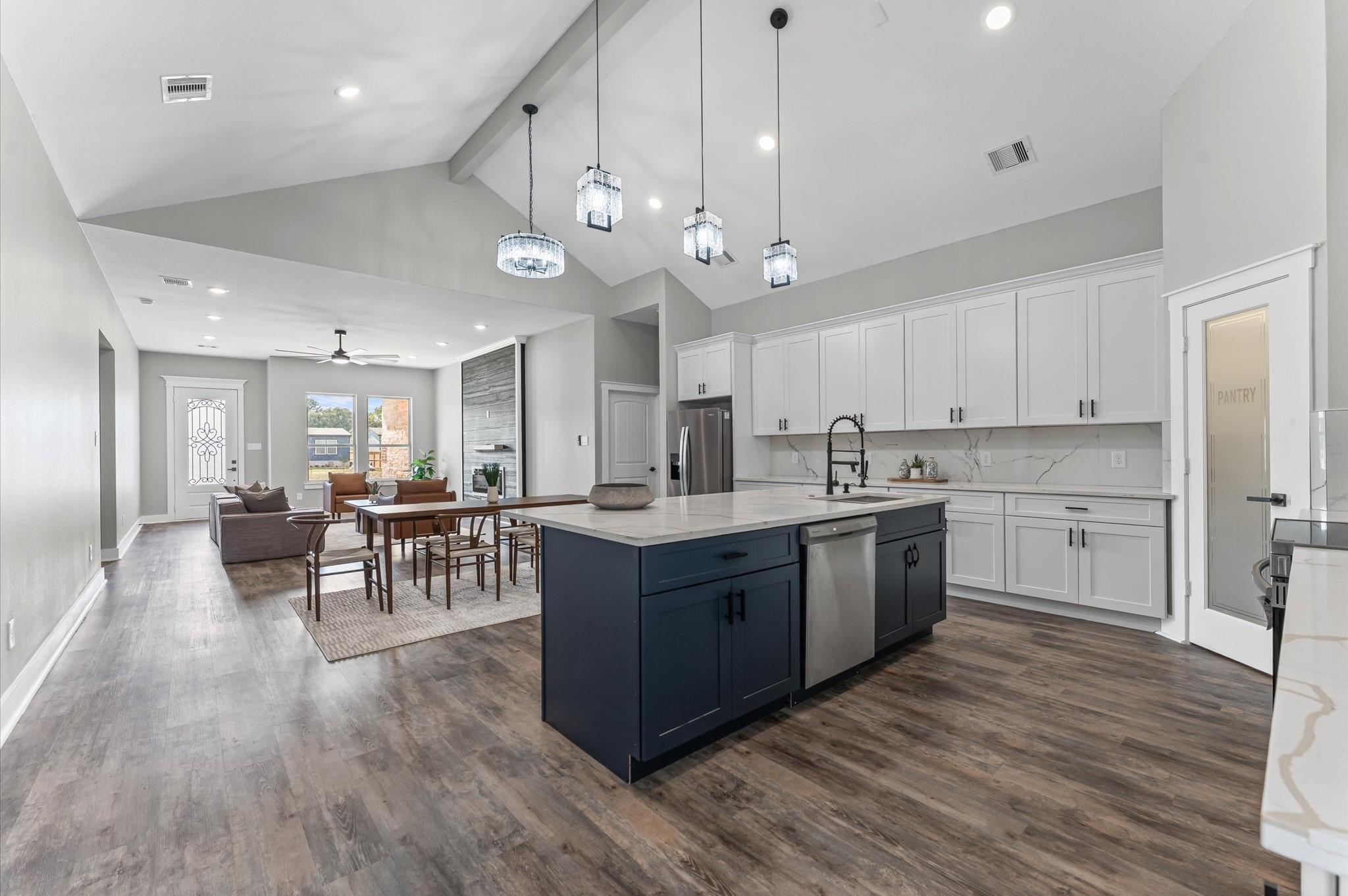 1109 Long Leaf Pine Street