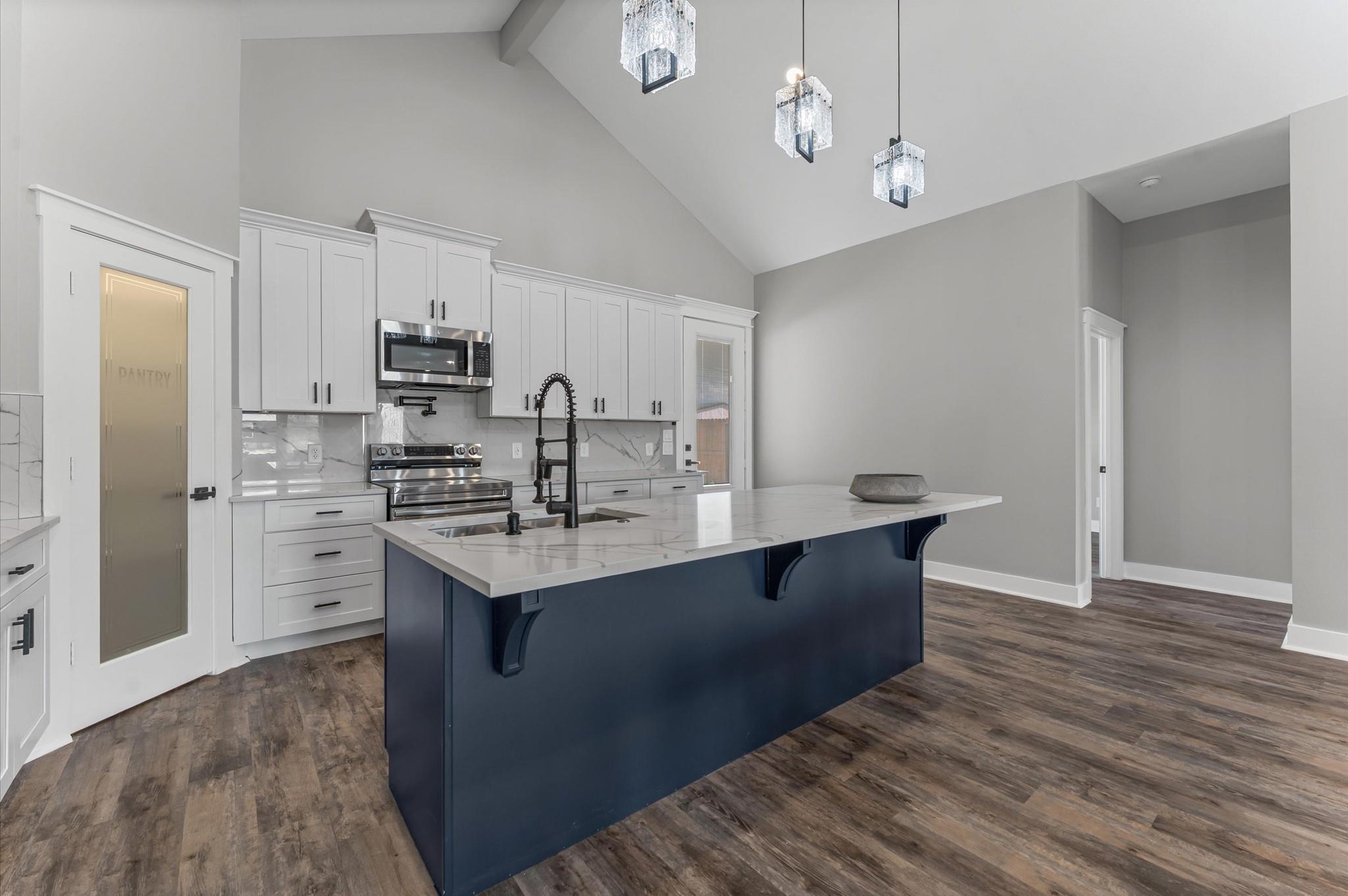 1109 Long Leaf Pine Street