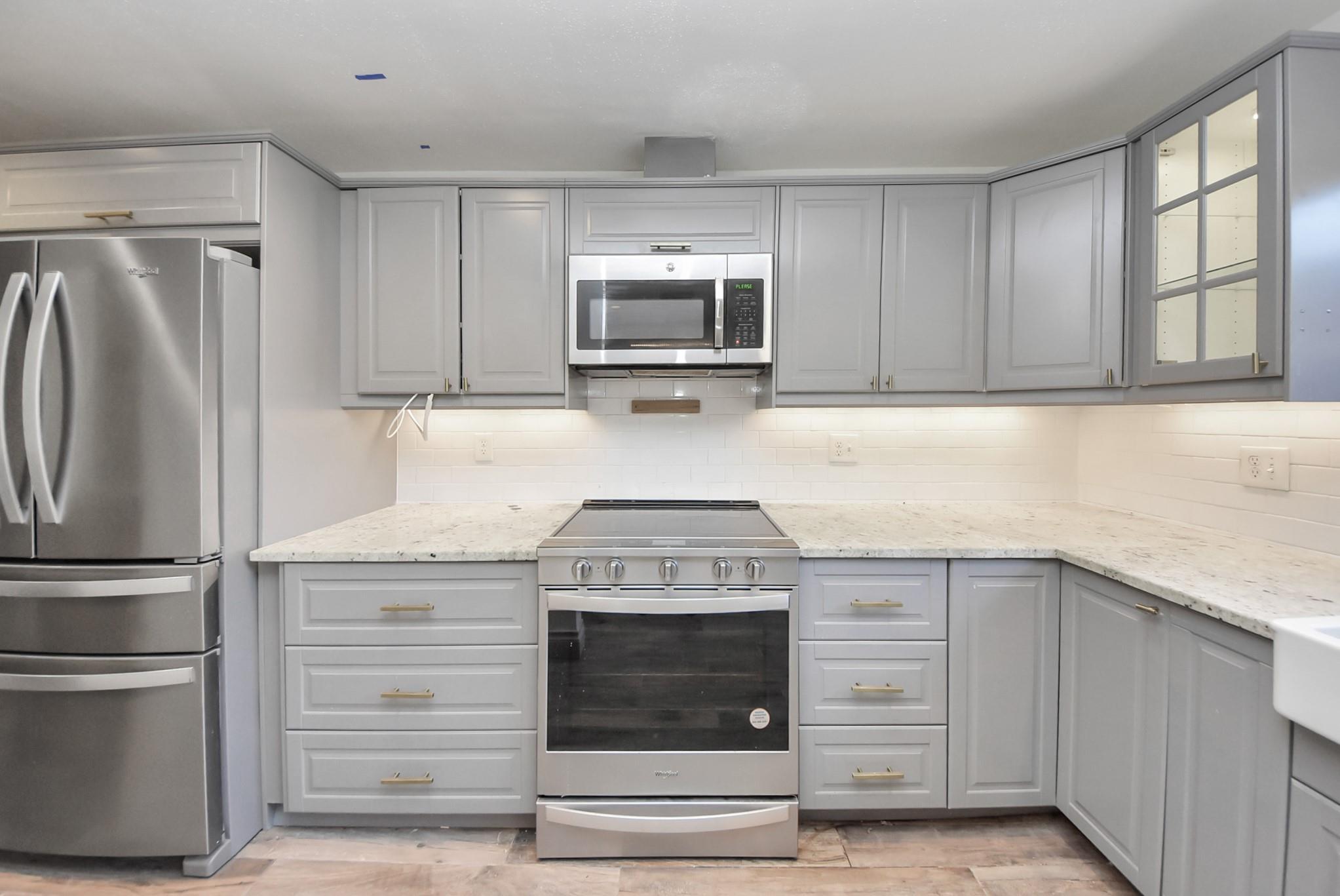 840 Threadneedle St # 209