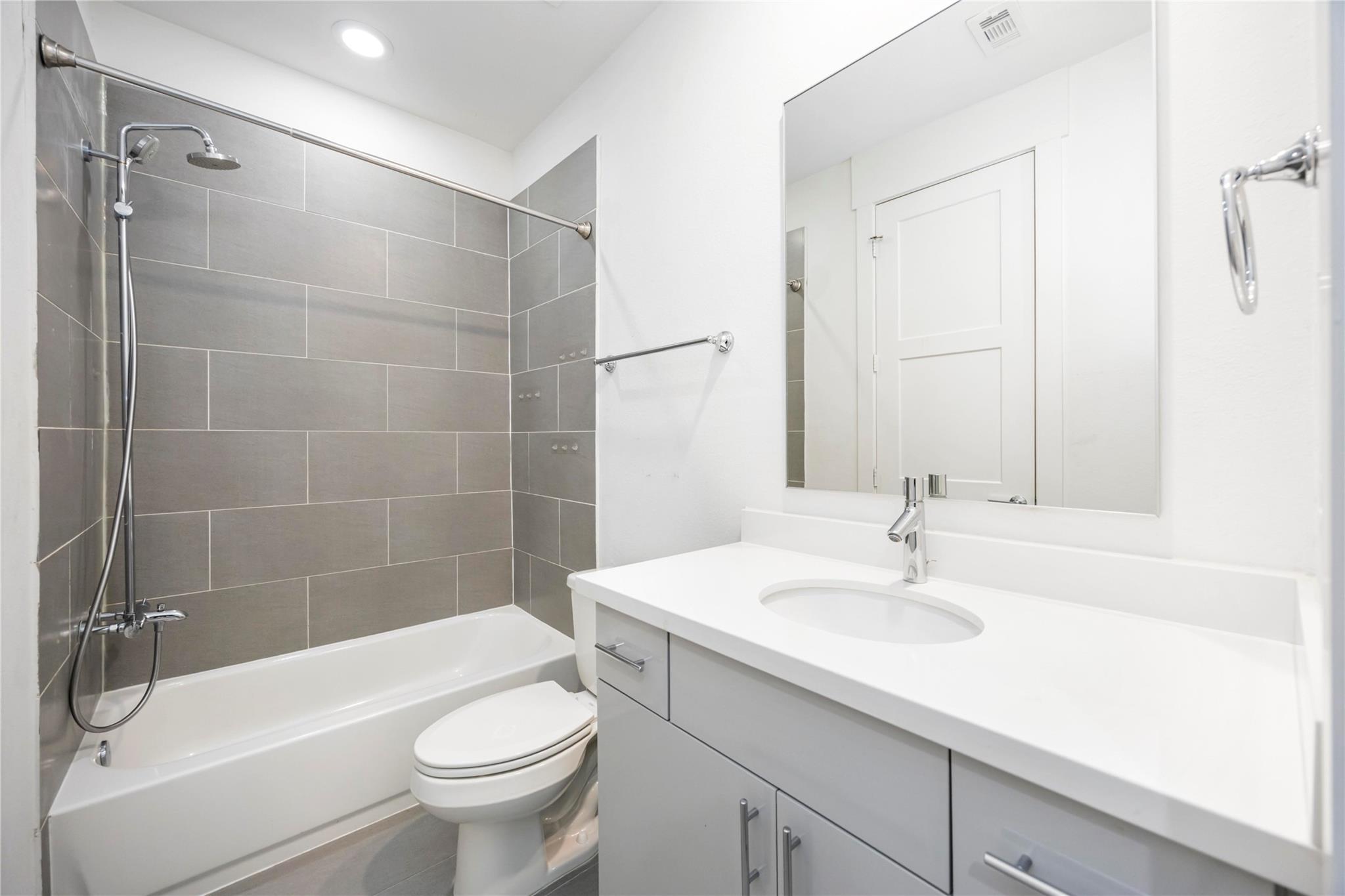 1211 Hickory Street Unit: E