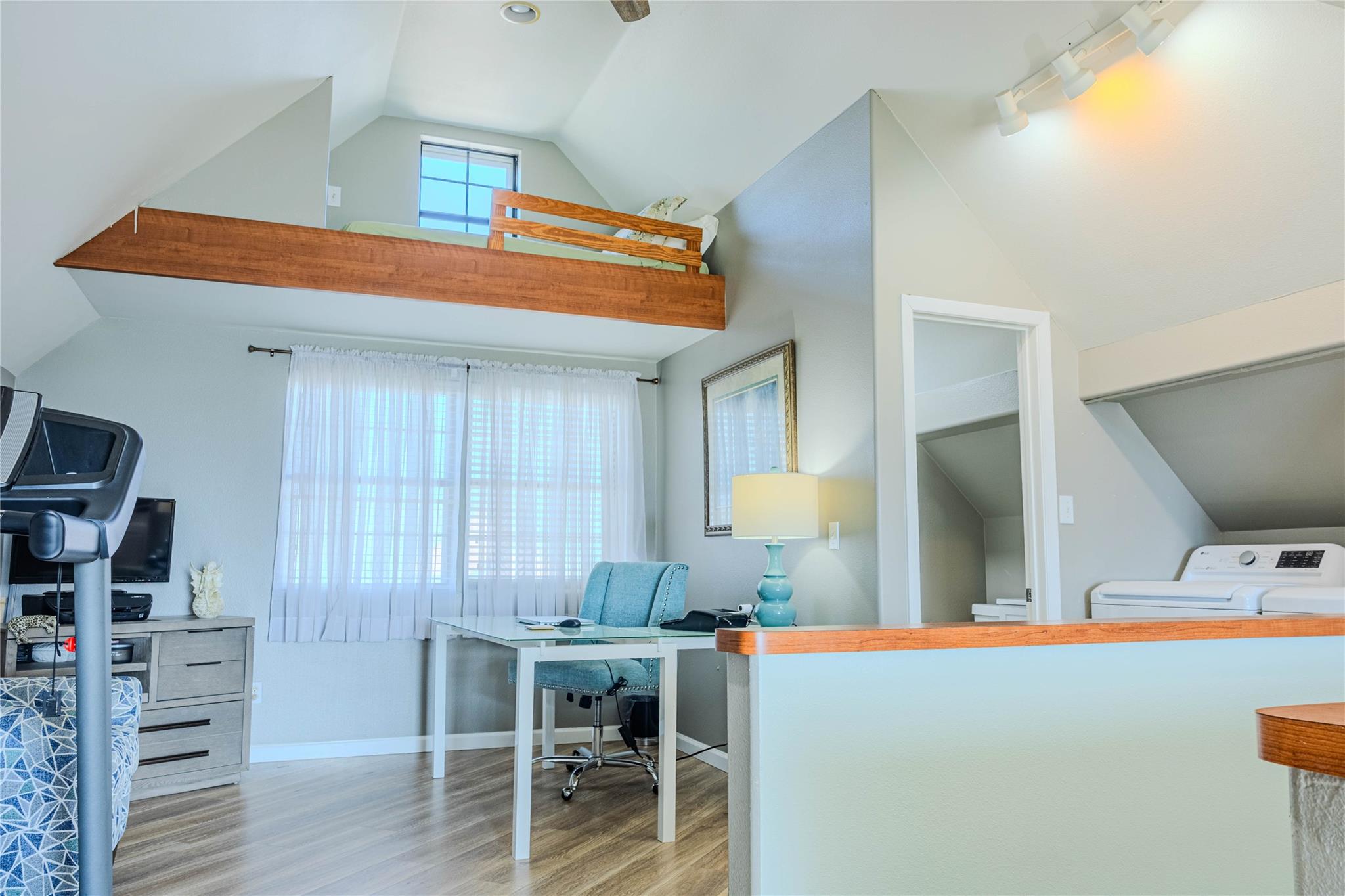 22901 Miramar Street