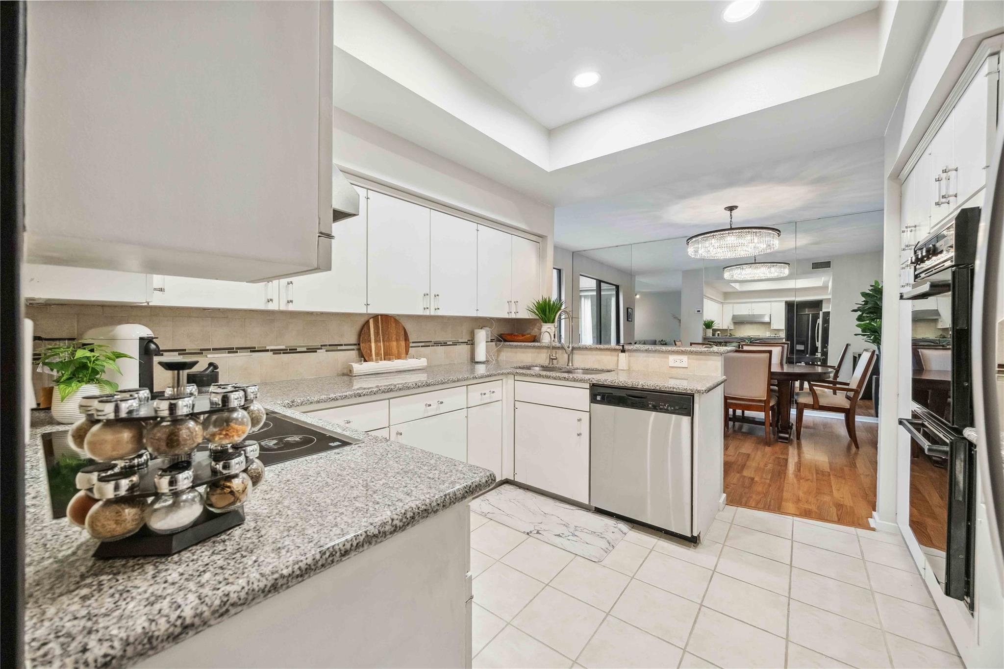 3 Litchfield Lane # 220
