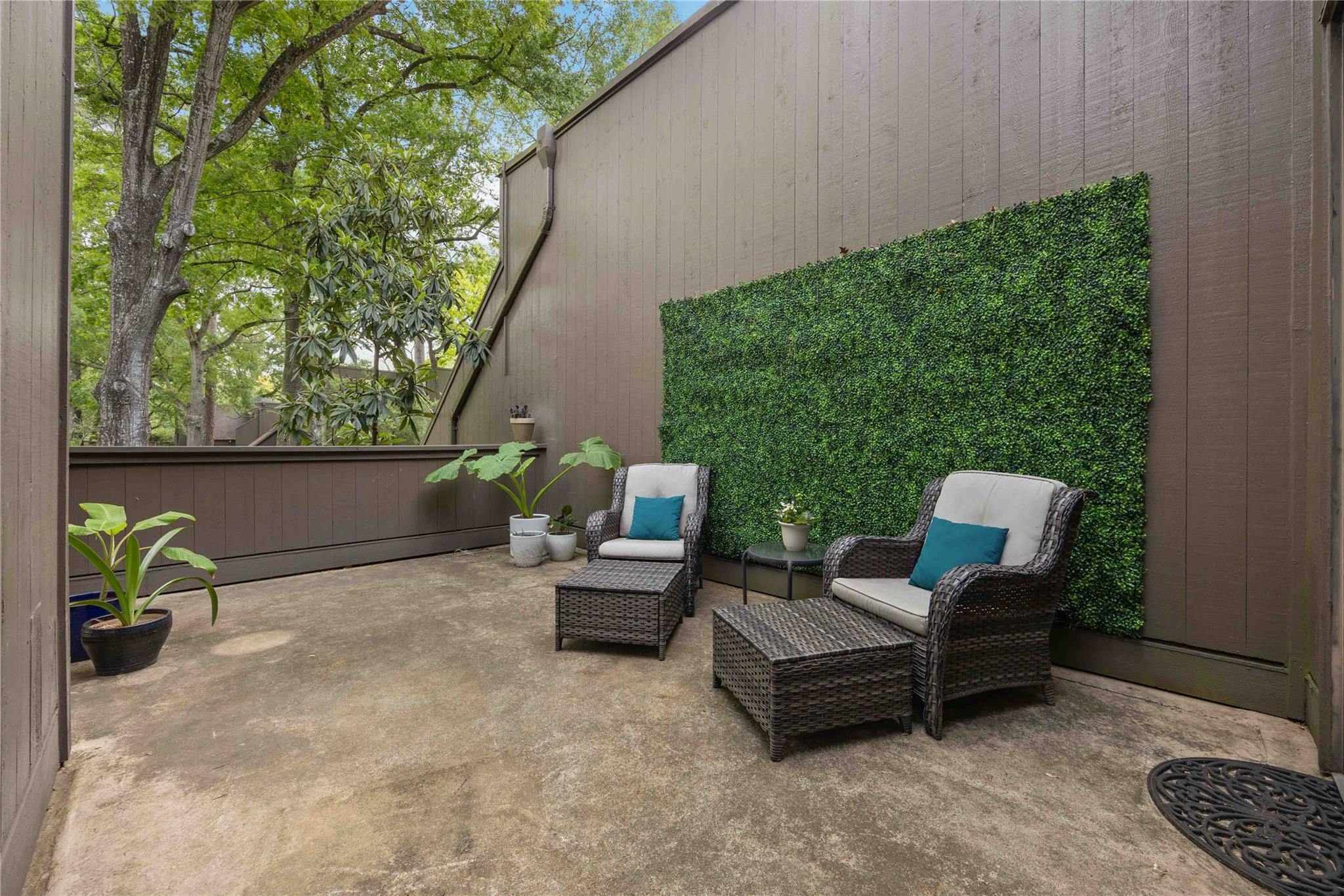 3 Litchfield Lane # 220