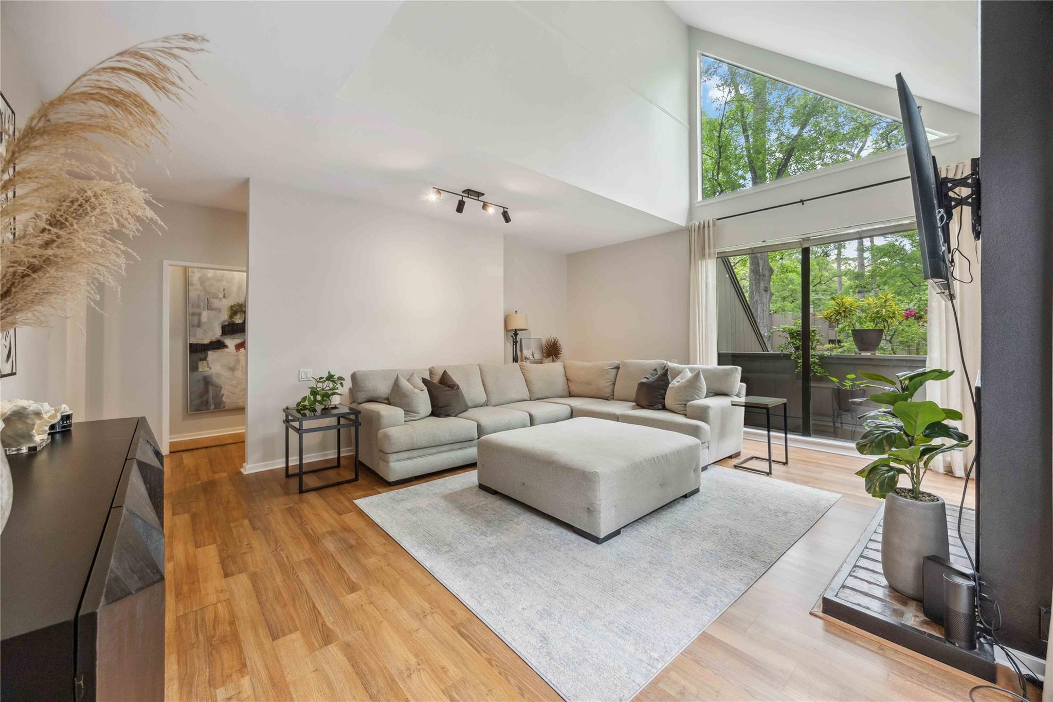 3 Litchfield Lane # 220