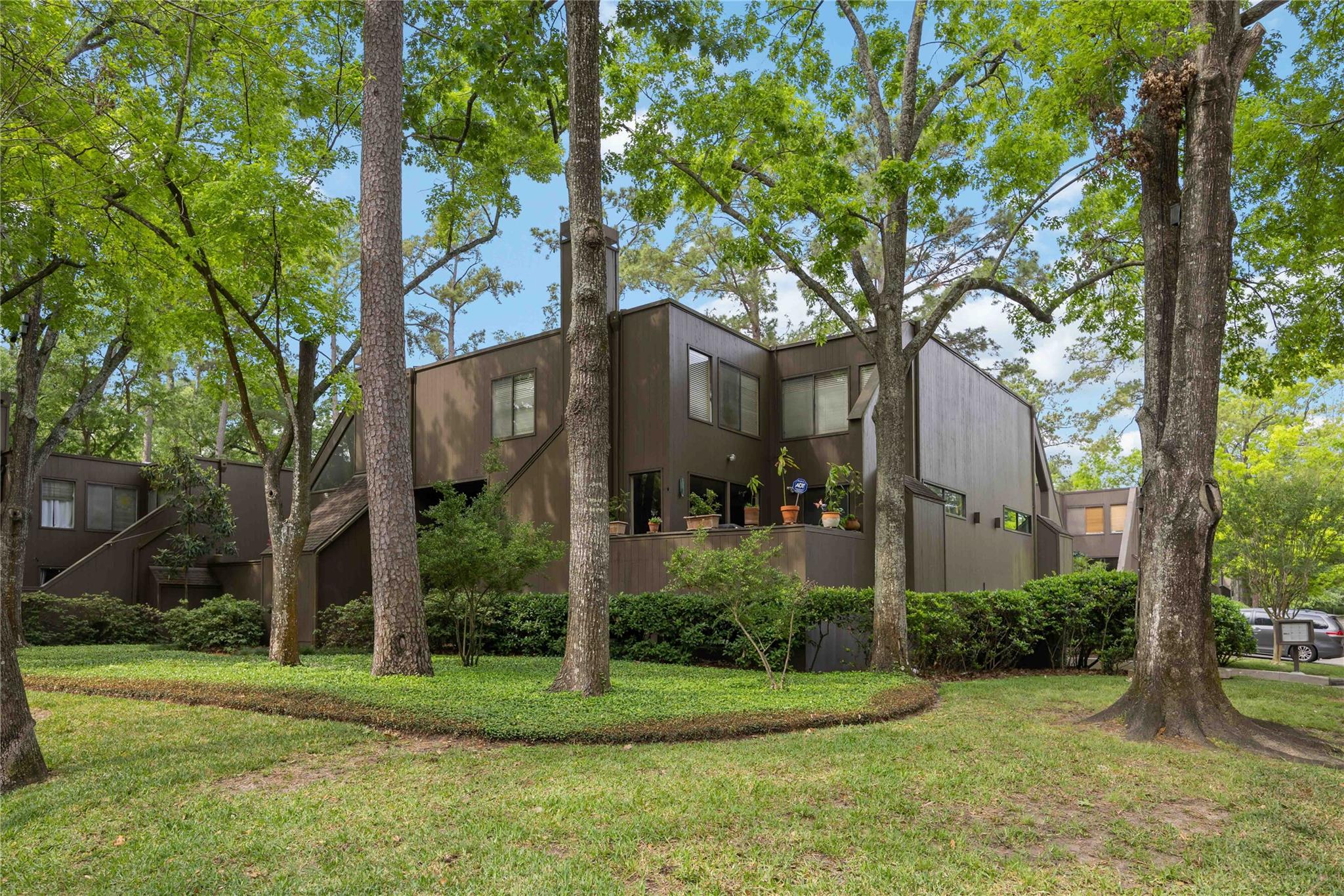 3 Litchfield Lane # 220
