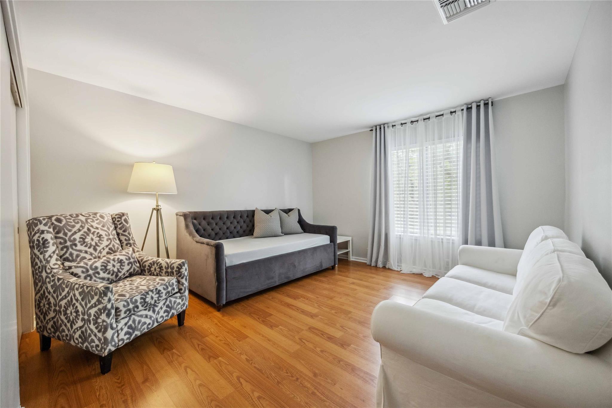 3 Litchfield Lane # 220