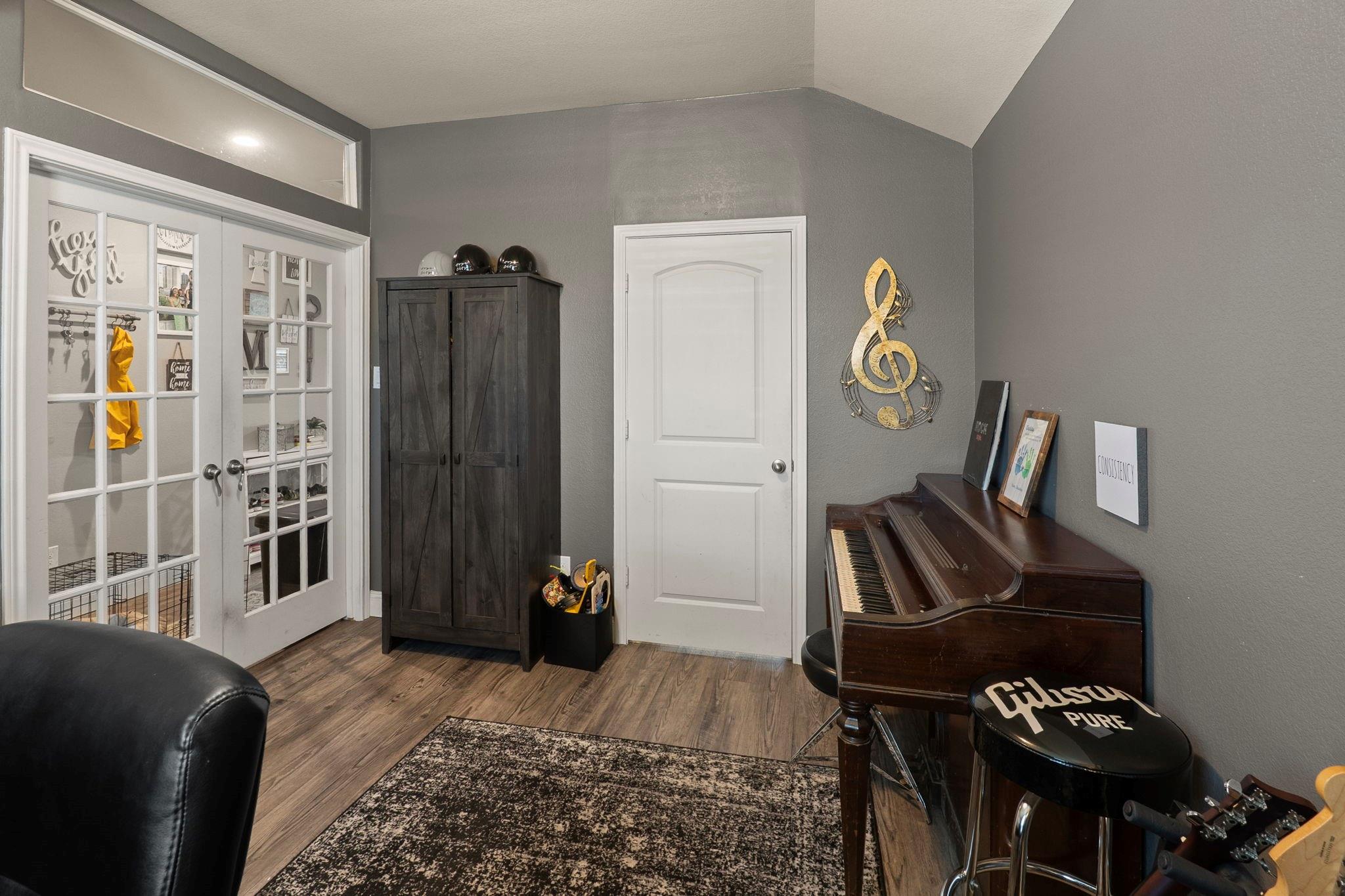 23131 Royal Tiger Road