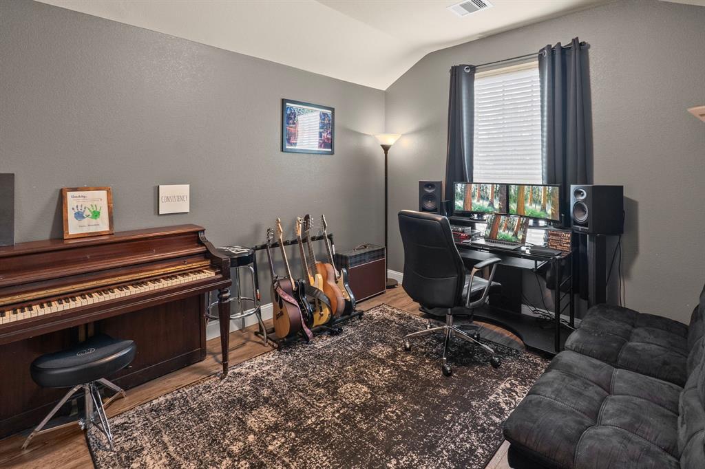 23131 Royal Tiger Road