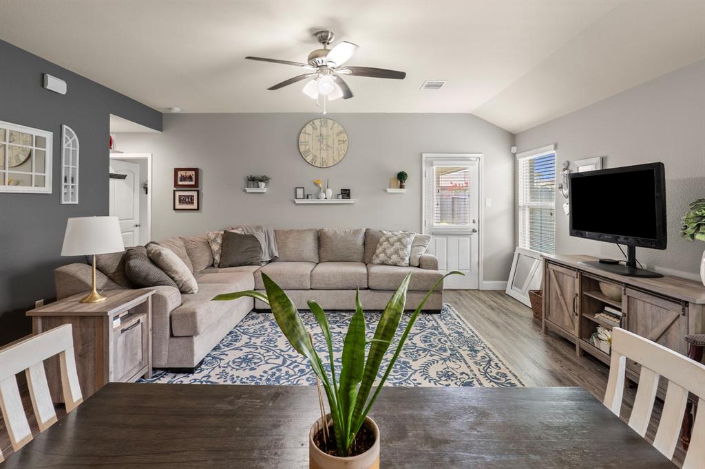 23131 Royal Tiger Road