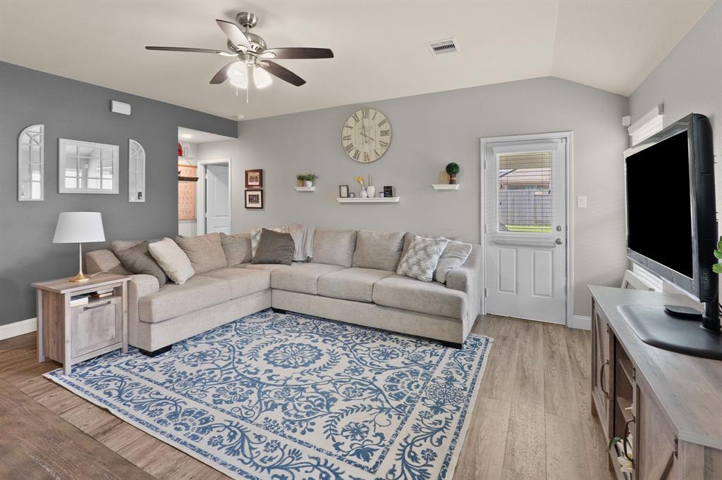 23131 Royal Tiger Road